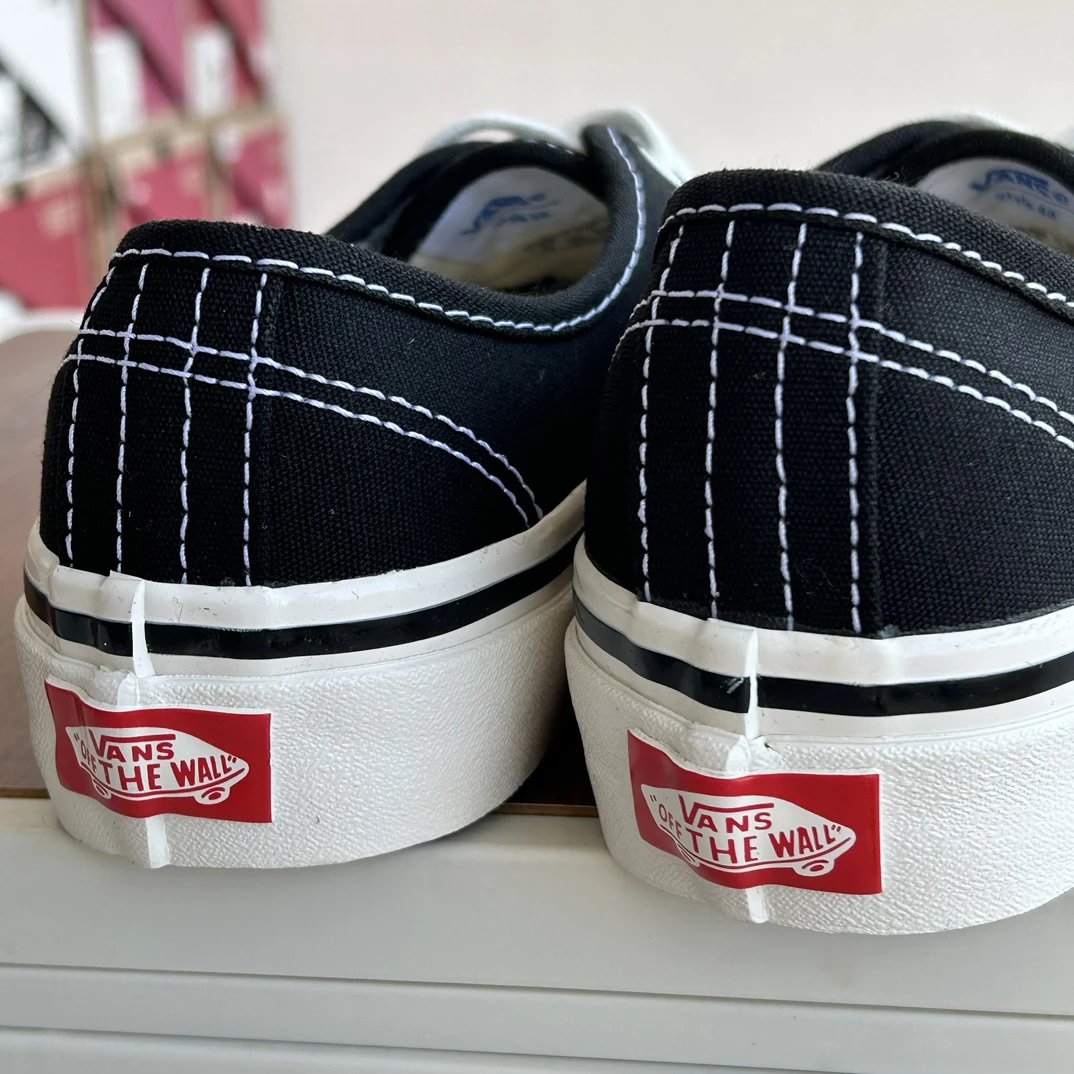 Authentic Canvas Low Skate Shoes Noir - Gallery Image 6 - Detailed View