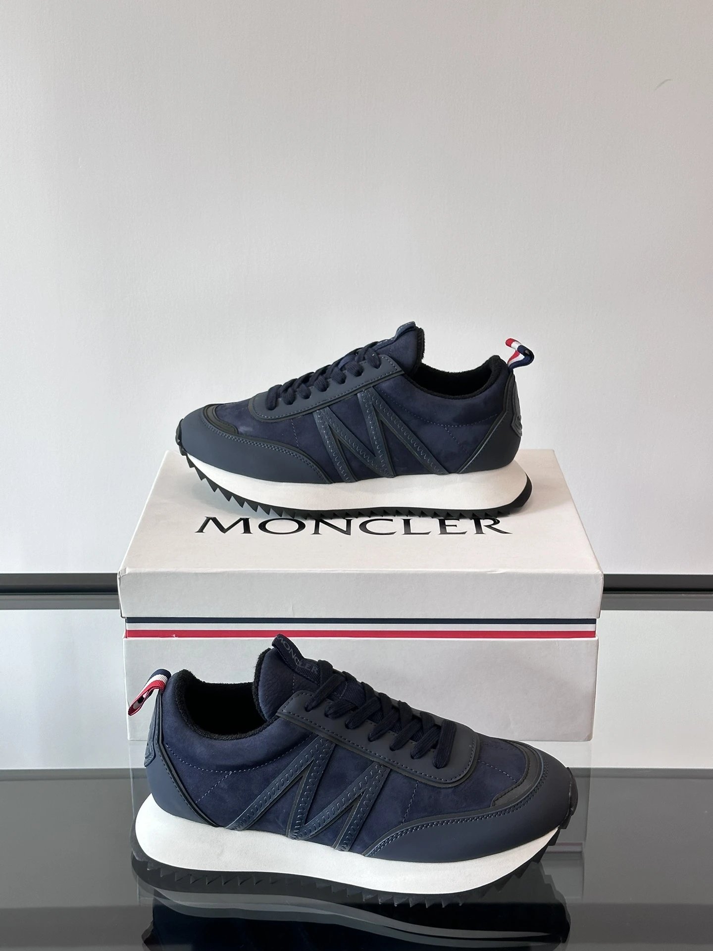 Moncler Pacey Sneakers Navy Blue - Gallery Image 5 - Detailed View