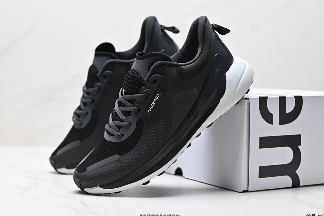 Lululemon Blissfeel Sneakers Black White - Gallery Image 5 - Detailed View