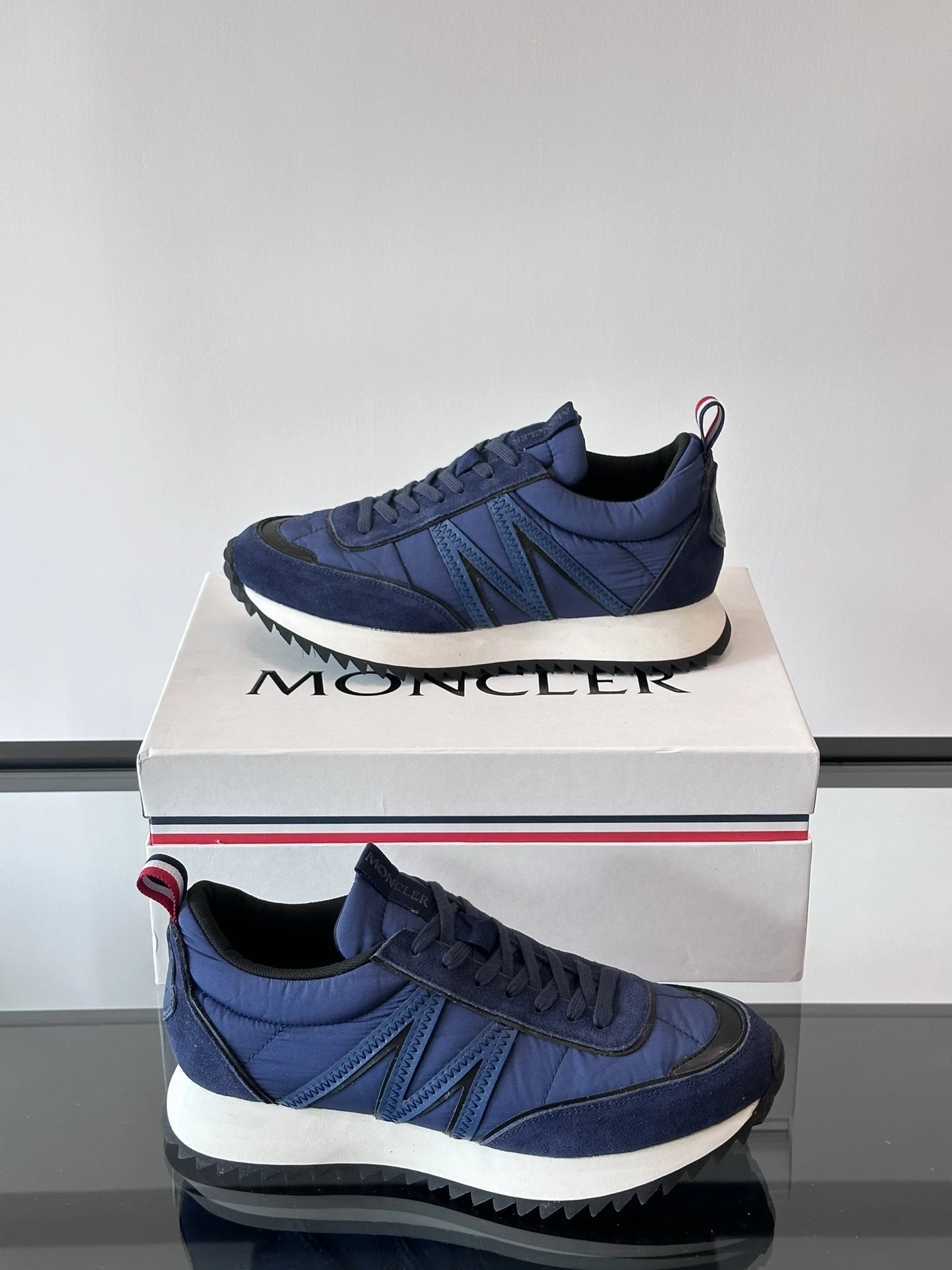 Moncler Pacey Sneakers Blue - Gallery Image 5 - Detailed View