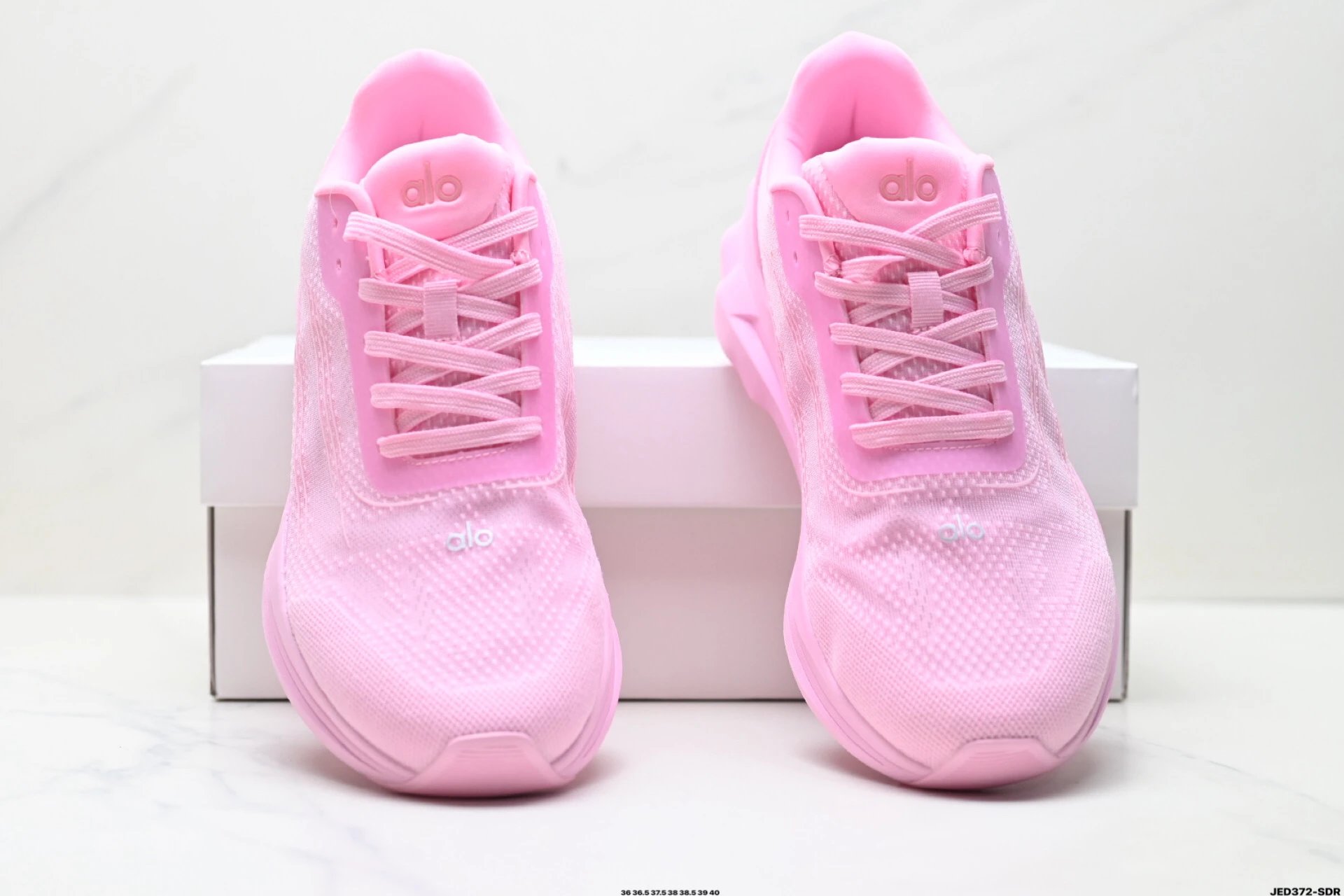 Alo Yoga Alo Runner Sneakers Pink - Gallery Image 7 - Detailed View