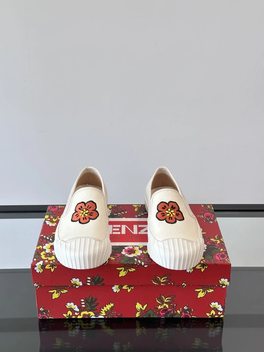 Kenzo Floral Canvas Shoes White - Gallery Image 2 - Detailed View
