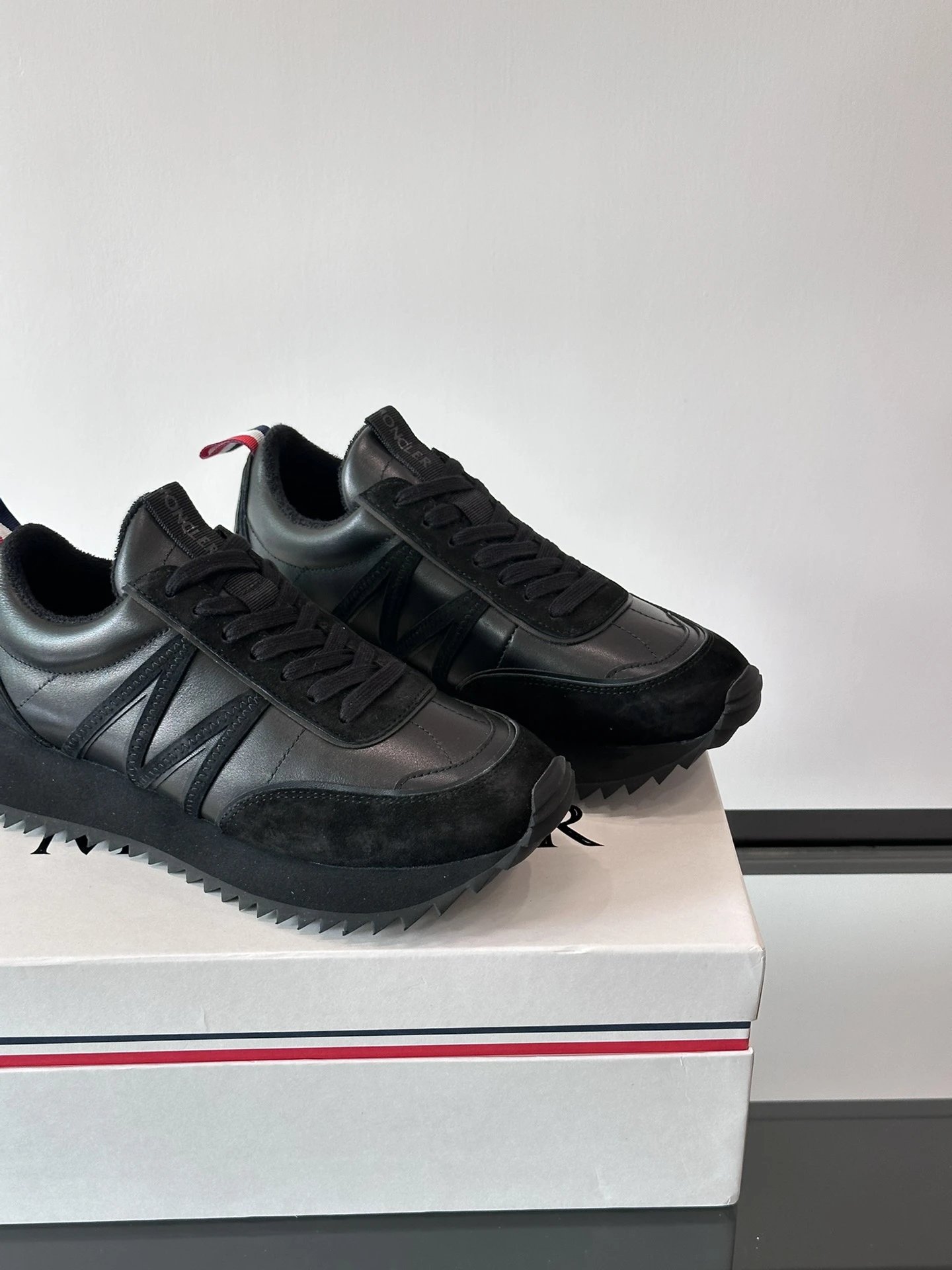 Moncler Pacey Sneakers Black - Gallery Image 8 - Detailed View