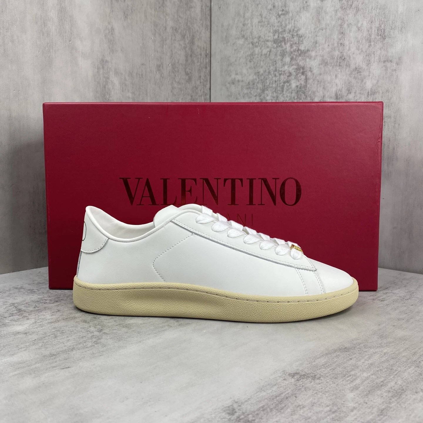 Minimalist Leather Low Top Sneakers Ivory - Gallery Image 1 - Detailed View