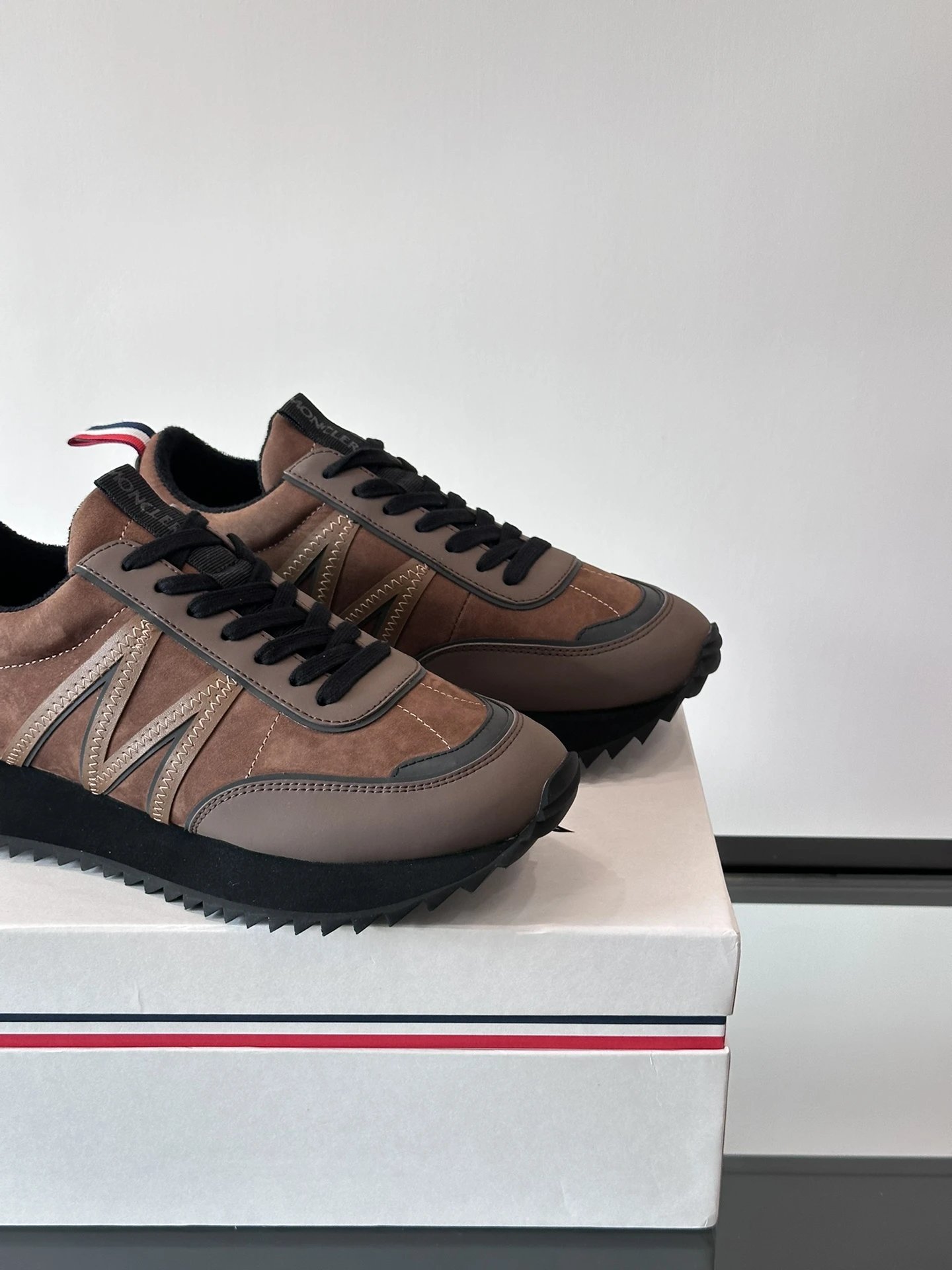 Moncler Pacey Sneakers Brown - Gallery Image 8 - Detailed View