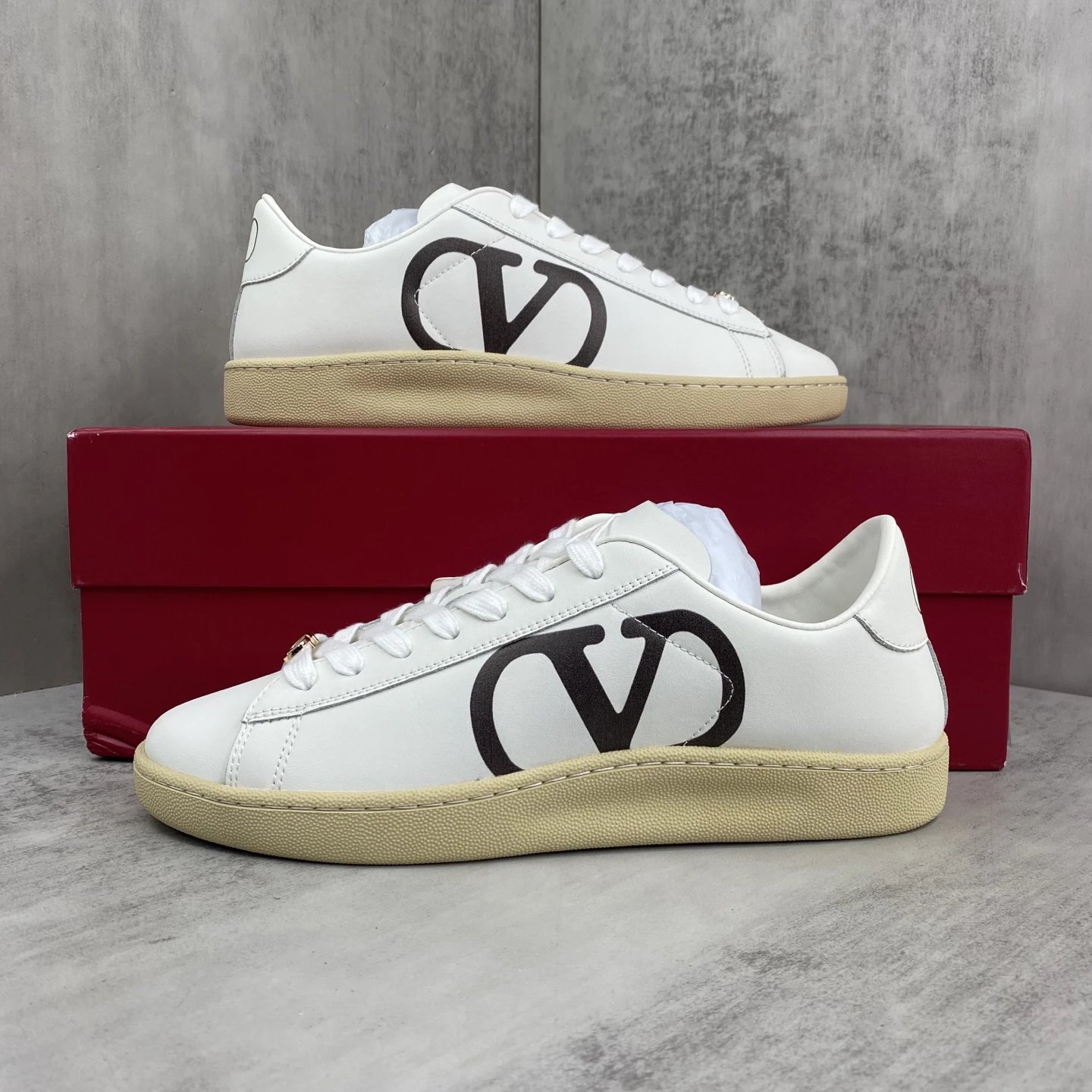 Low Top Leather Sneakers Ivory - Gallery Image 9 - Detailed View