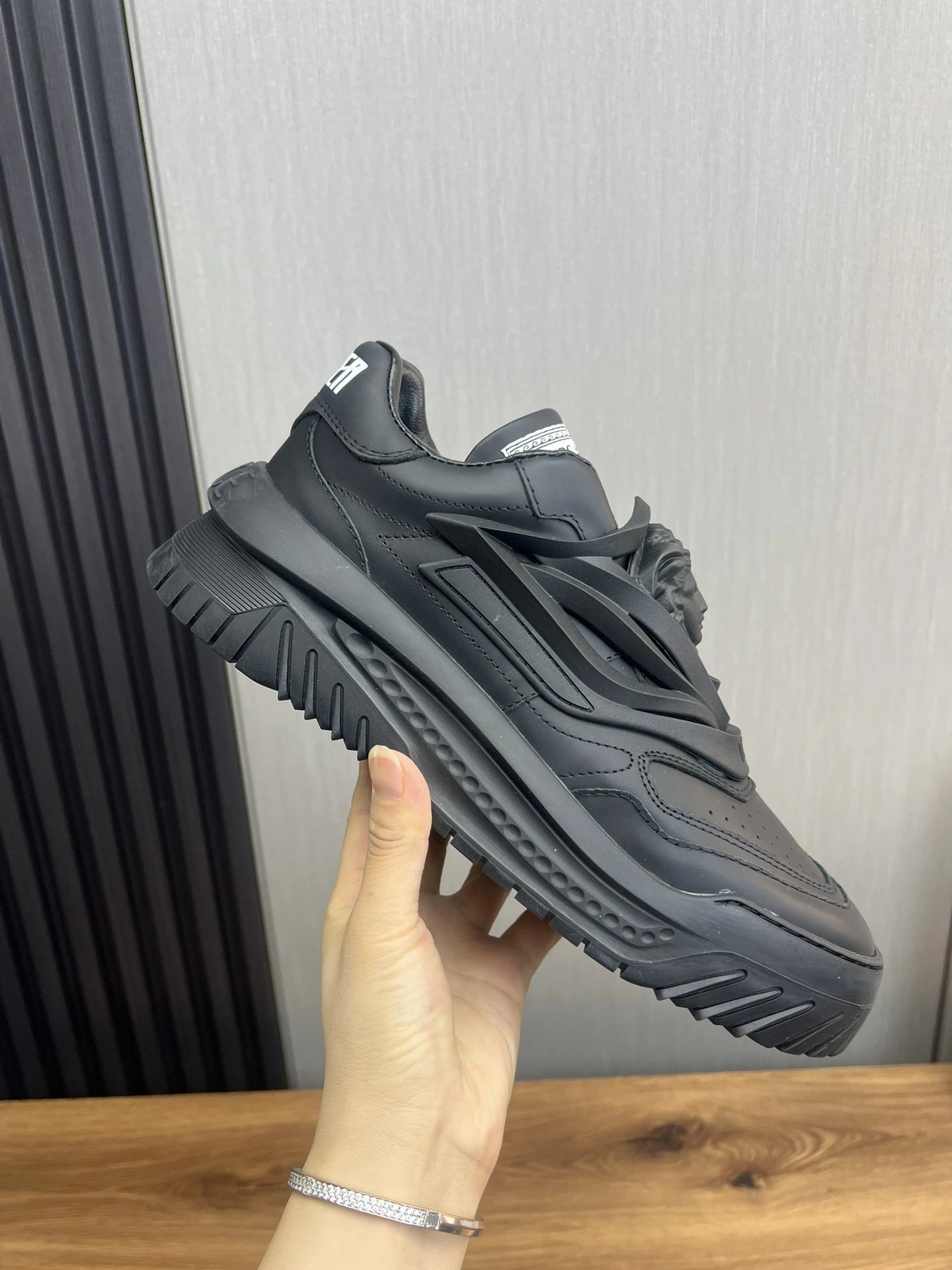 Men's Leather Low Top Sneakers Casual Retro Jet Black - Gallery Image 7 - Detailed View