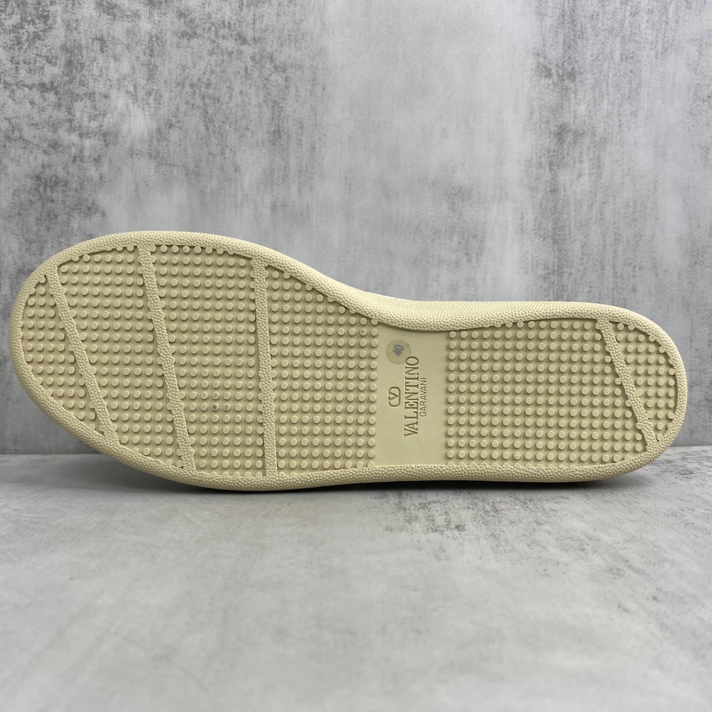 Minimalist Leather Low Top Sneakers Ivory - Gallery Image 8 - Detailed View