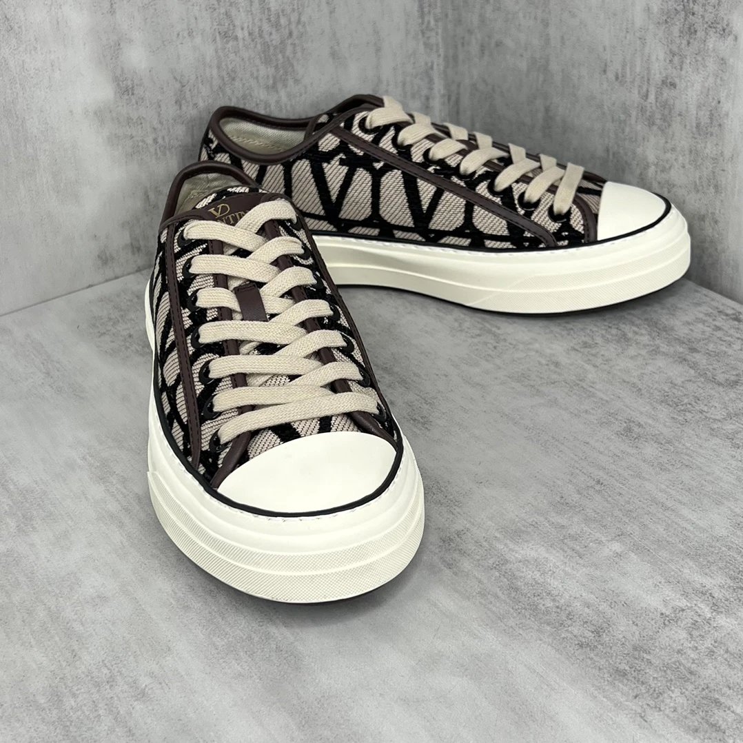 Valentino Garavani Totaloop Low Sneakers Beige - Gallery Image 2 - Detailed View