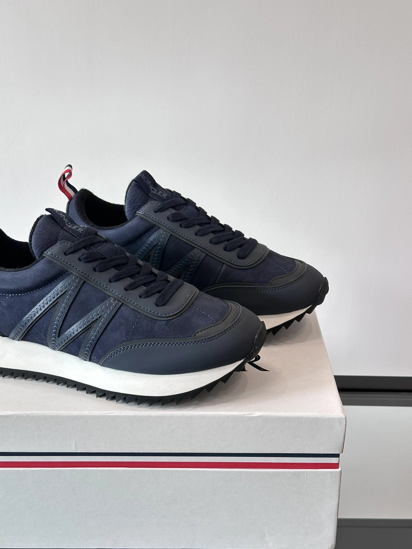 Moncler Pacey Sneakers Navy Blue - Gallery Image 8 - Detailed View