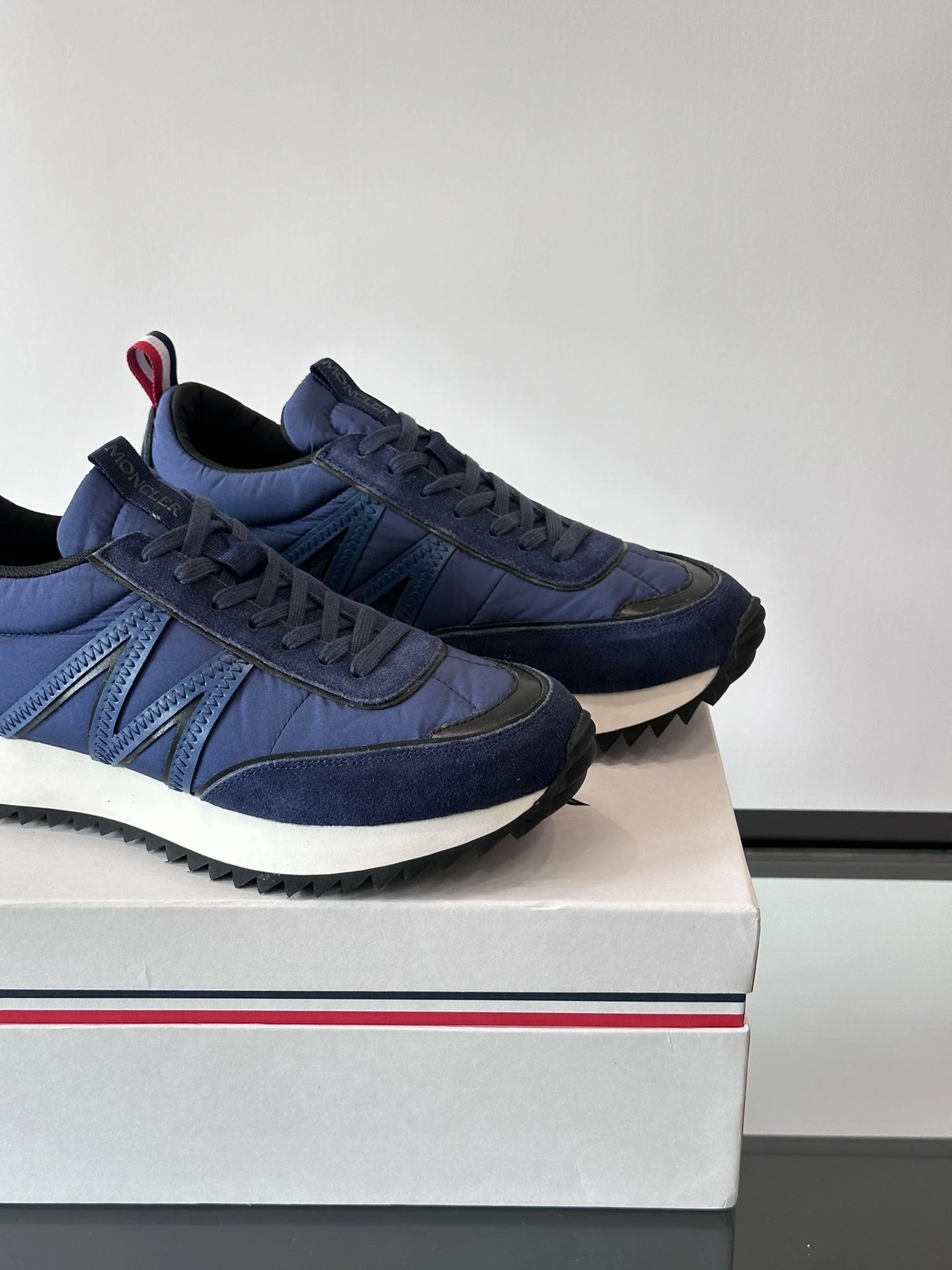 Moncler Pacey Sneakers Blue - Gallery Image 8 - Detailed View