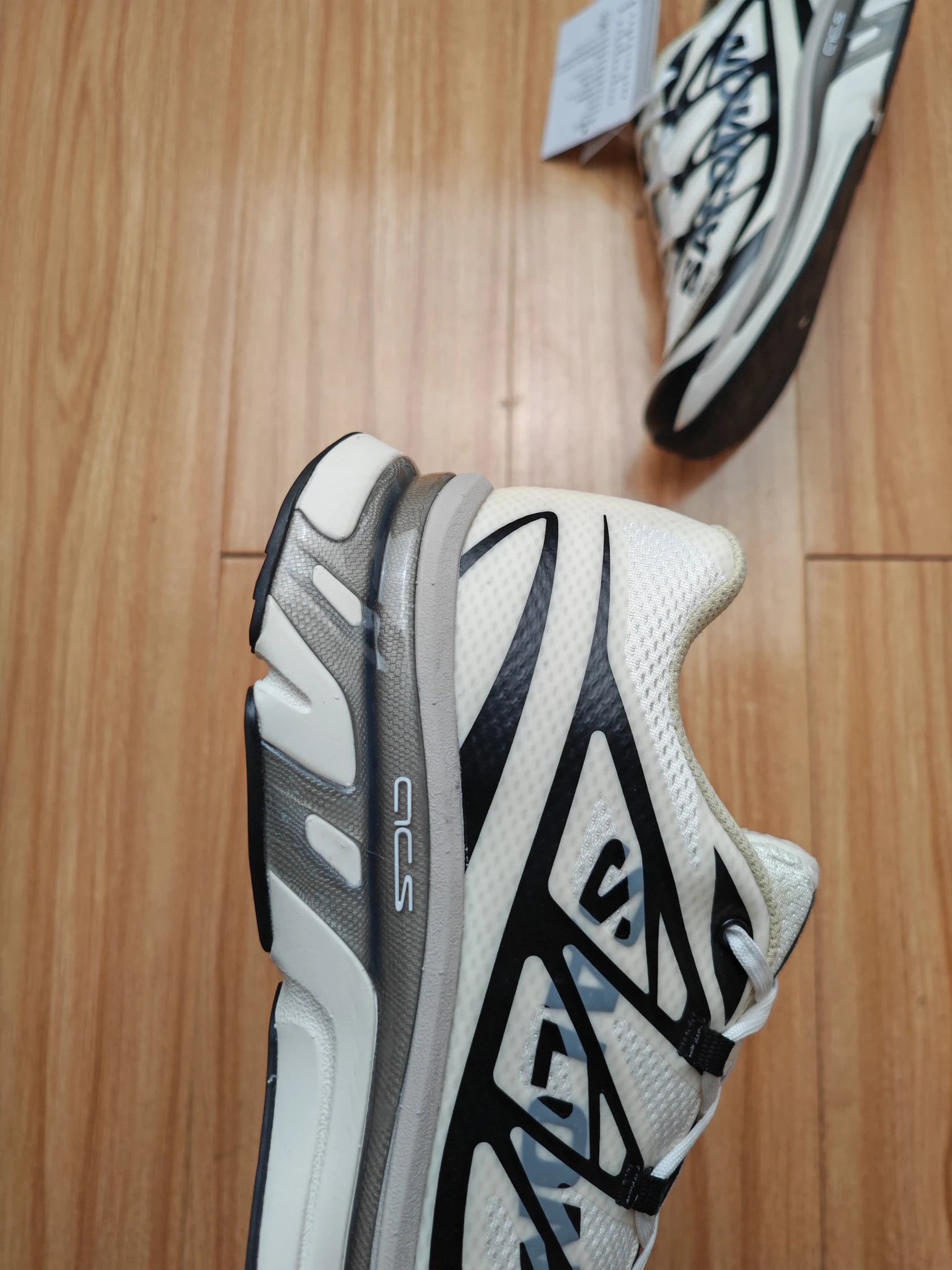 MM6 x Salomon Sctur 2 Sneakers White Black - Gallery Image 7 - Detailed View