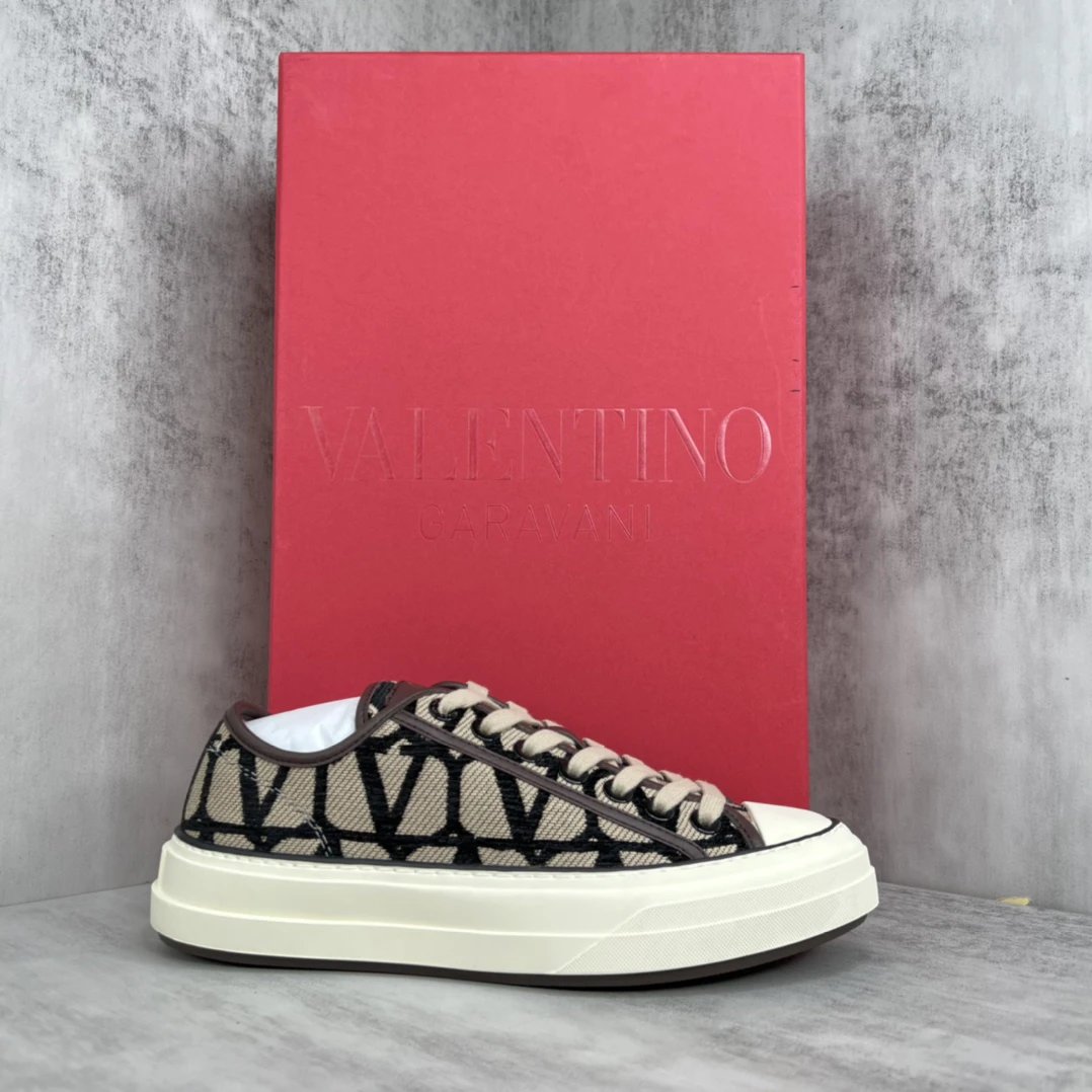 Valentino Garavani Totaloop Low Sneakers Beige - Gallery Image 1 - Detailed View