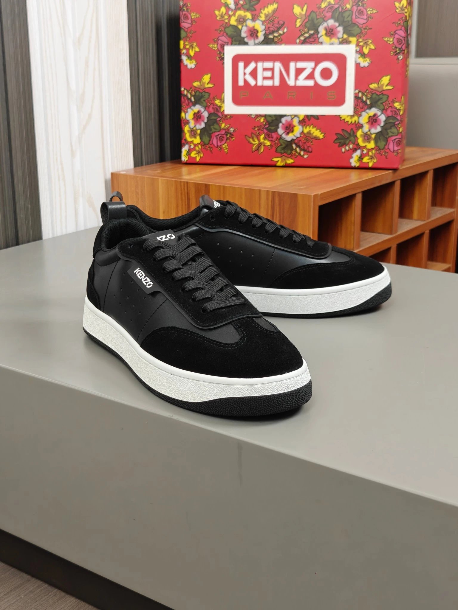 Kenzo Classic Sneakers Black - Gallery Image 2 - Detailed View