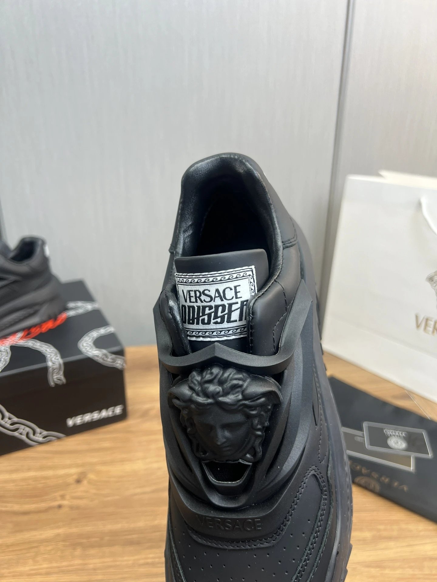 Men's Leather Low Top Sneakers Casual Retro Jet Black - Gallery Image 8 - Detailed View