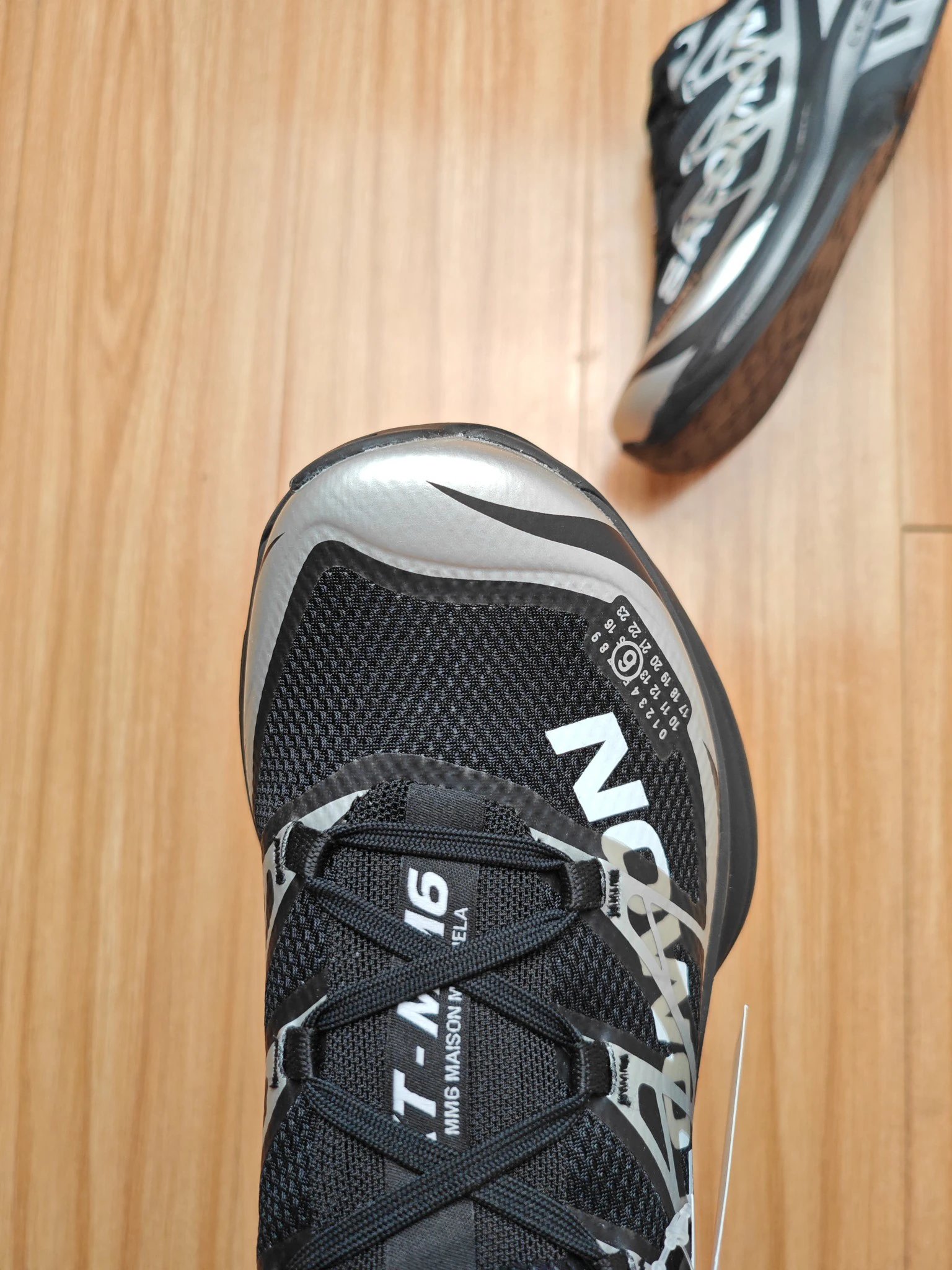 MM6 x Salomon Sctur 2 Sneakers Black Silver - Gallery Image 9 - Detailed View