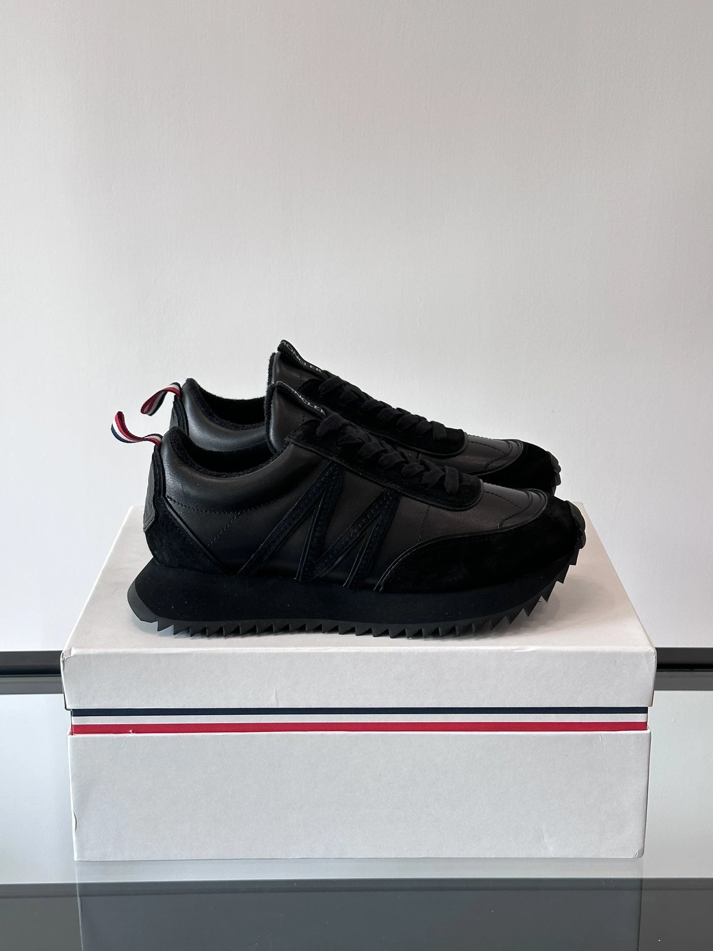 Moncler Pacey Sneakers Black - Gallery Image 2 - Detailed View