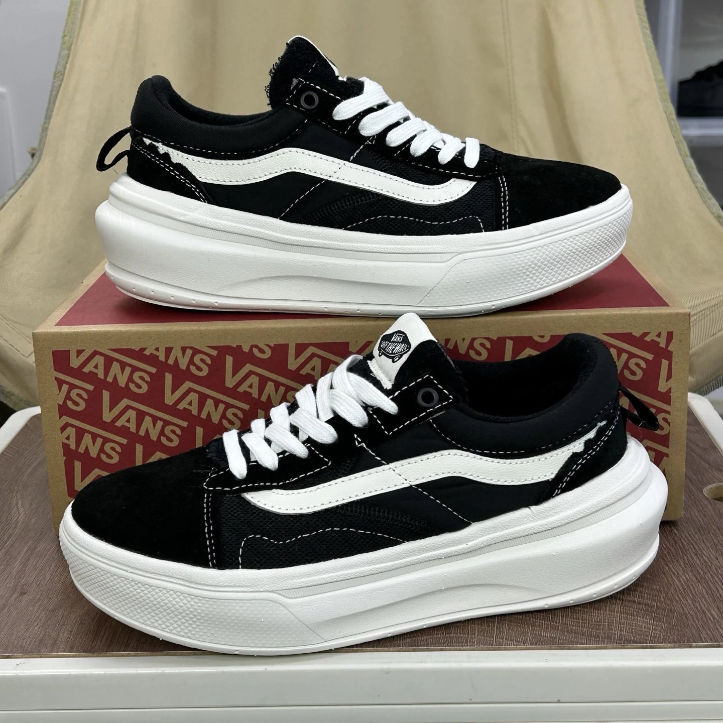 Old Skool Overt Comfycush Low Sneakers Ebony Ivory - Gallery Image 9 - Detailed View