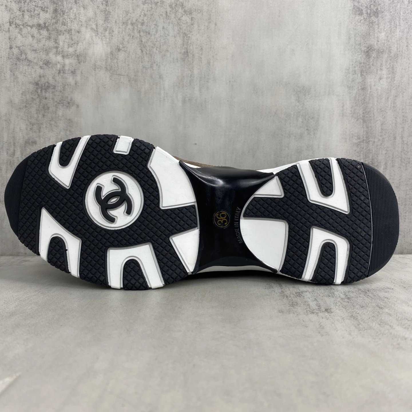 Women's Leather Mesh Outdoor Sneakers Bronze Finish - Gallery Image 8 - Detailed View