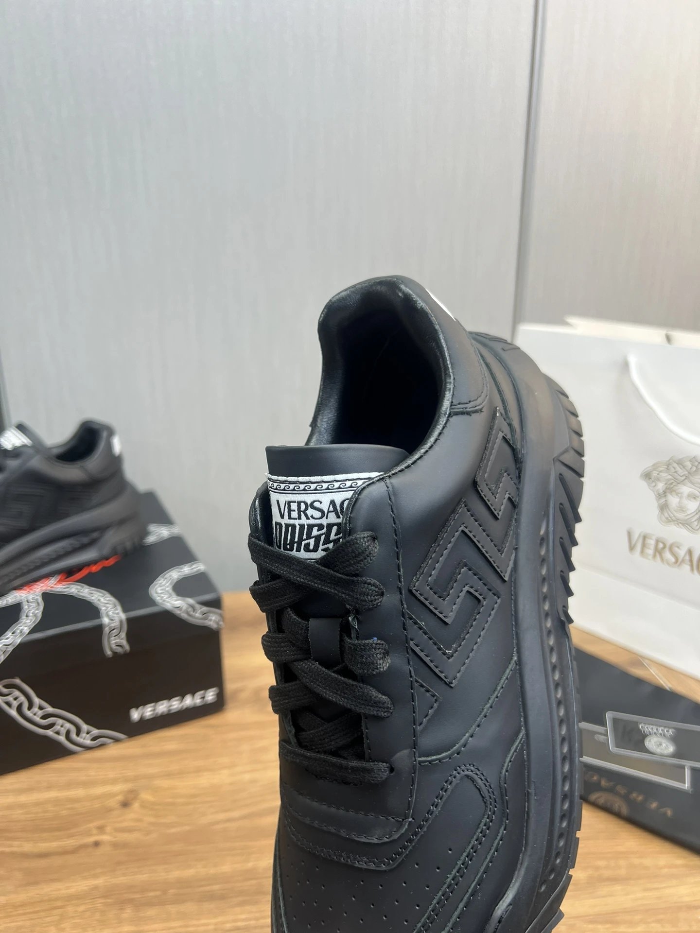 Luxury Leather Casual Sneakers Low Top Obsidian Black - Gallery Image 9 - Detailed View