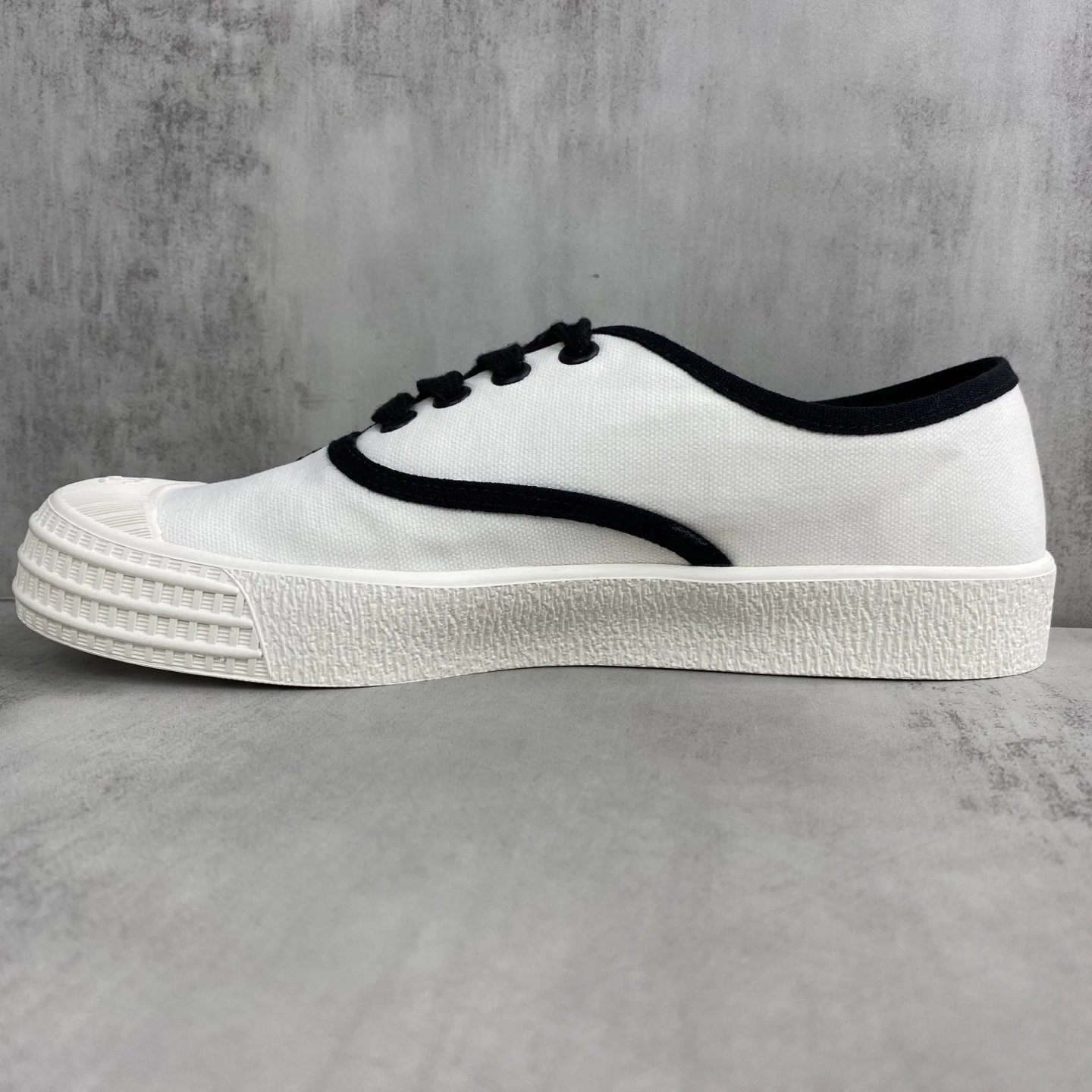 Vintage Canvas Low Top Sneakers Retro Black White - Gallery Image 7 - Detailed View