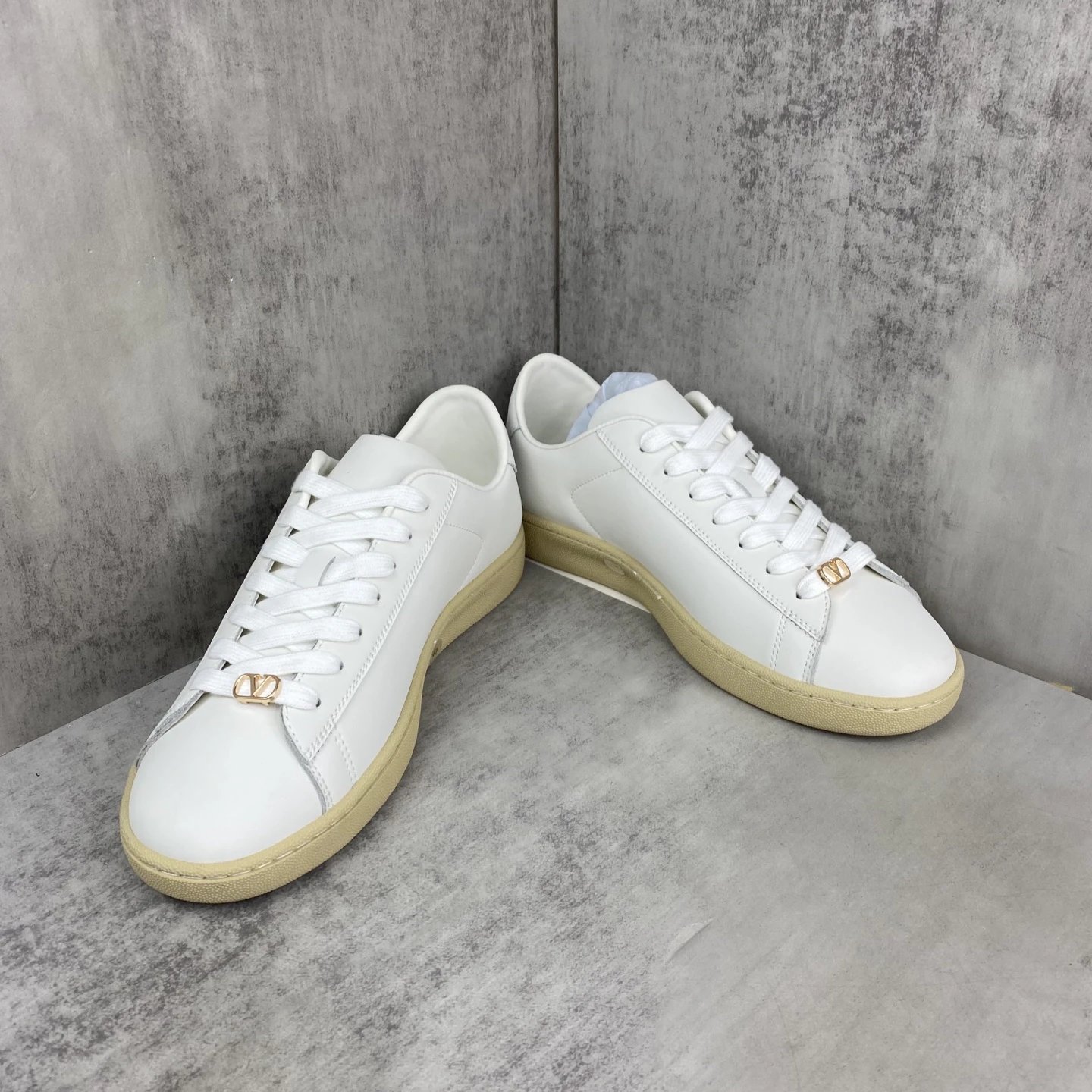 Low Top Leather Sneakers Ivory - Gallery Image 2 - Detailed View