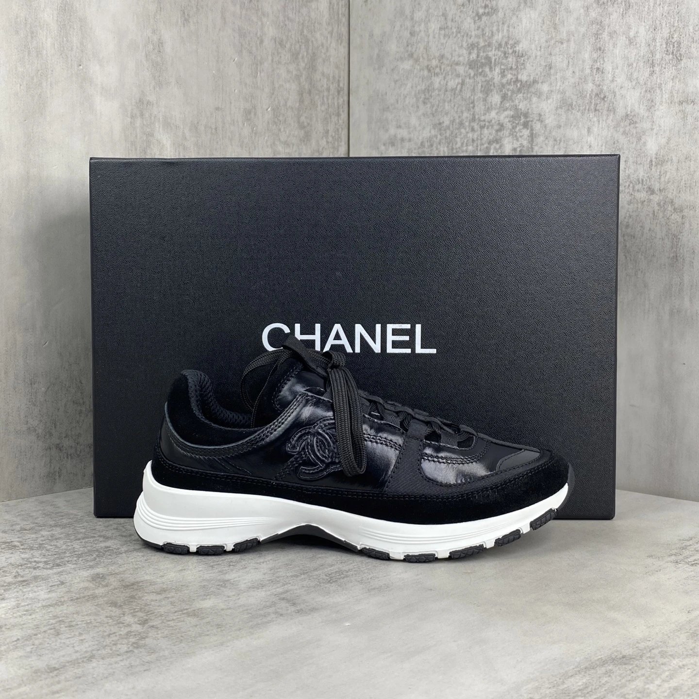 Luxury Leather Suede Mesh Sneakers Women Jet Black - Gallery Image 1 - Detailed View