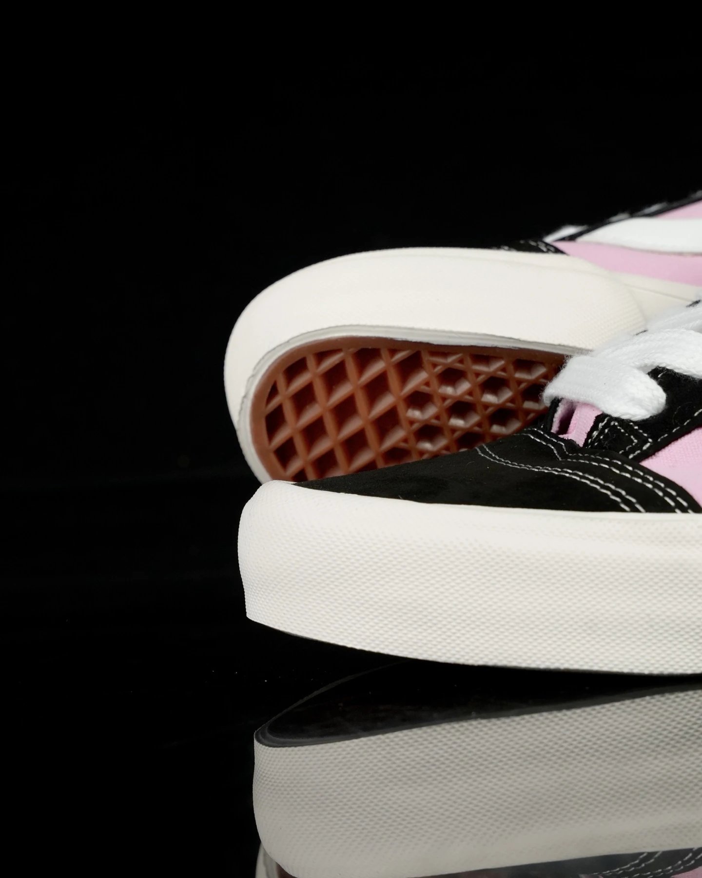 Retro Chunky Skate Sneakers Pink Noir - Gallery Image 9 - Detailed View