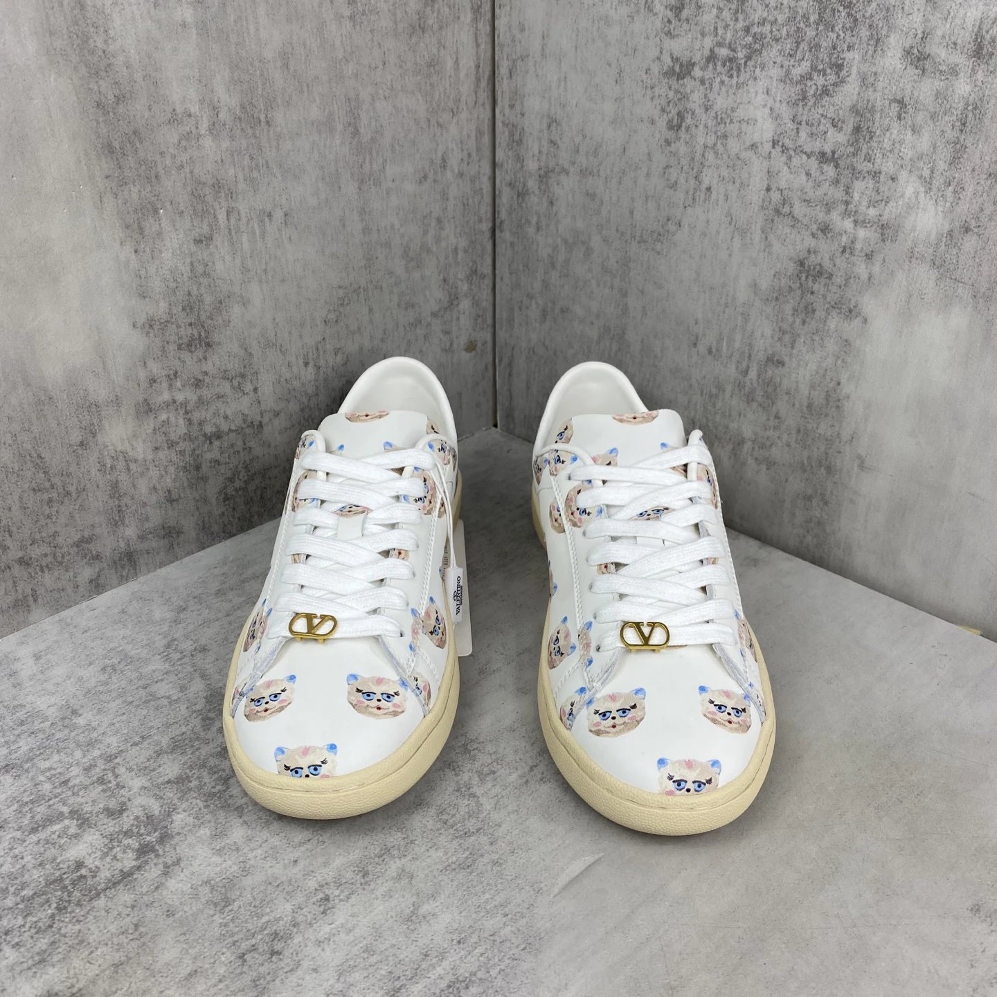 Lazy Silhouette Leather Sneakers Ivory - Gallery Image 4 - Detailed View