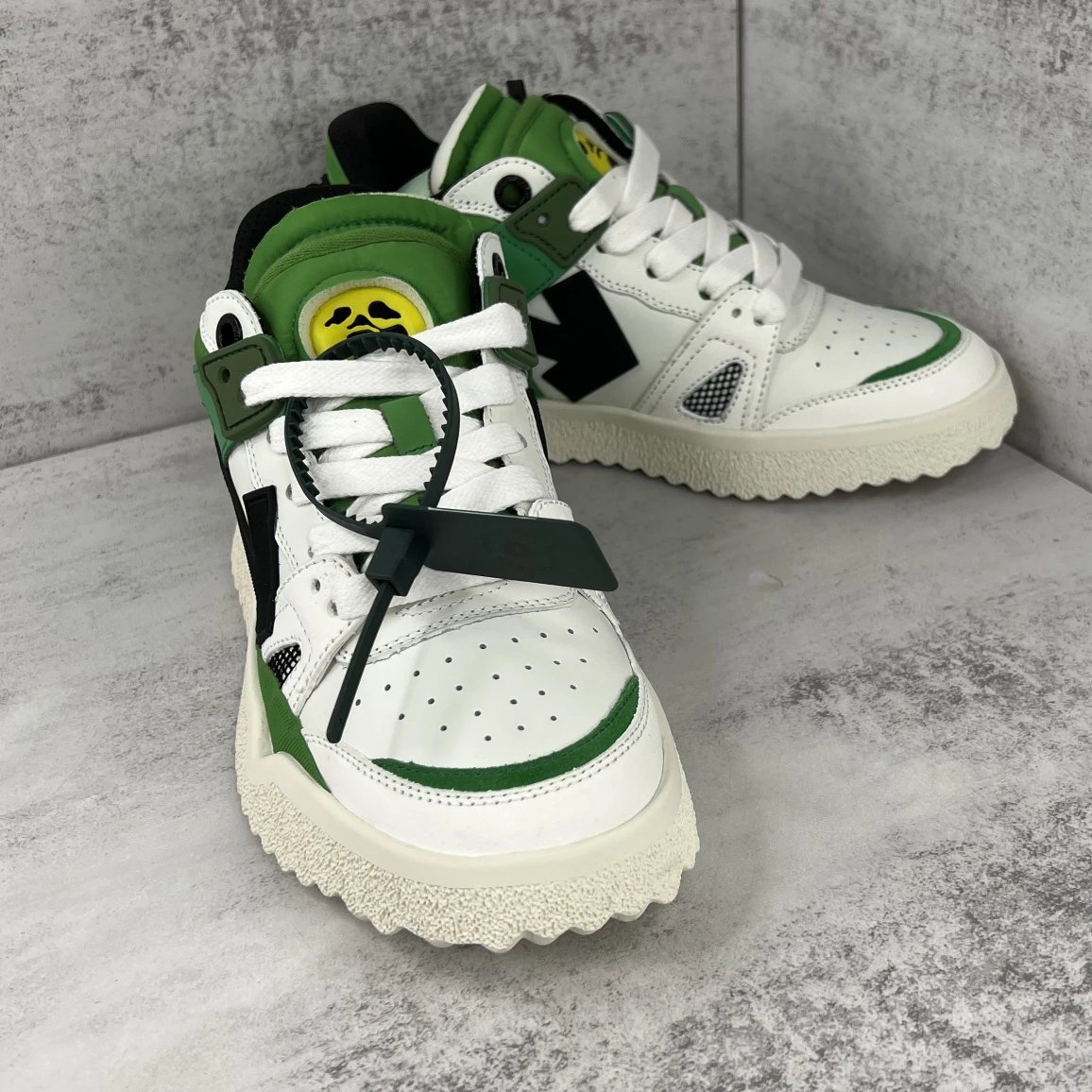 Retro Leather Low Top Sneakers Emerald Green - Gallery Image 2 - Detailed View