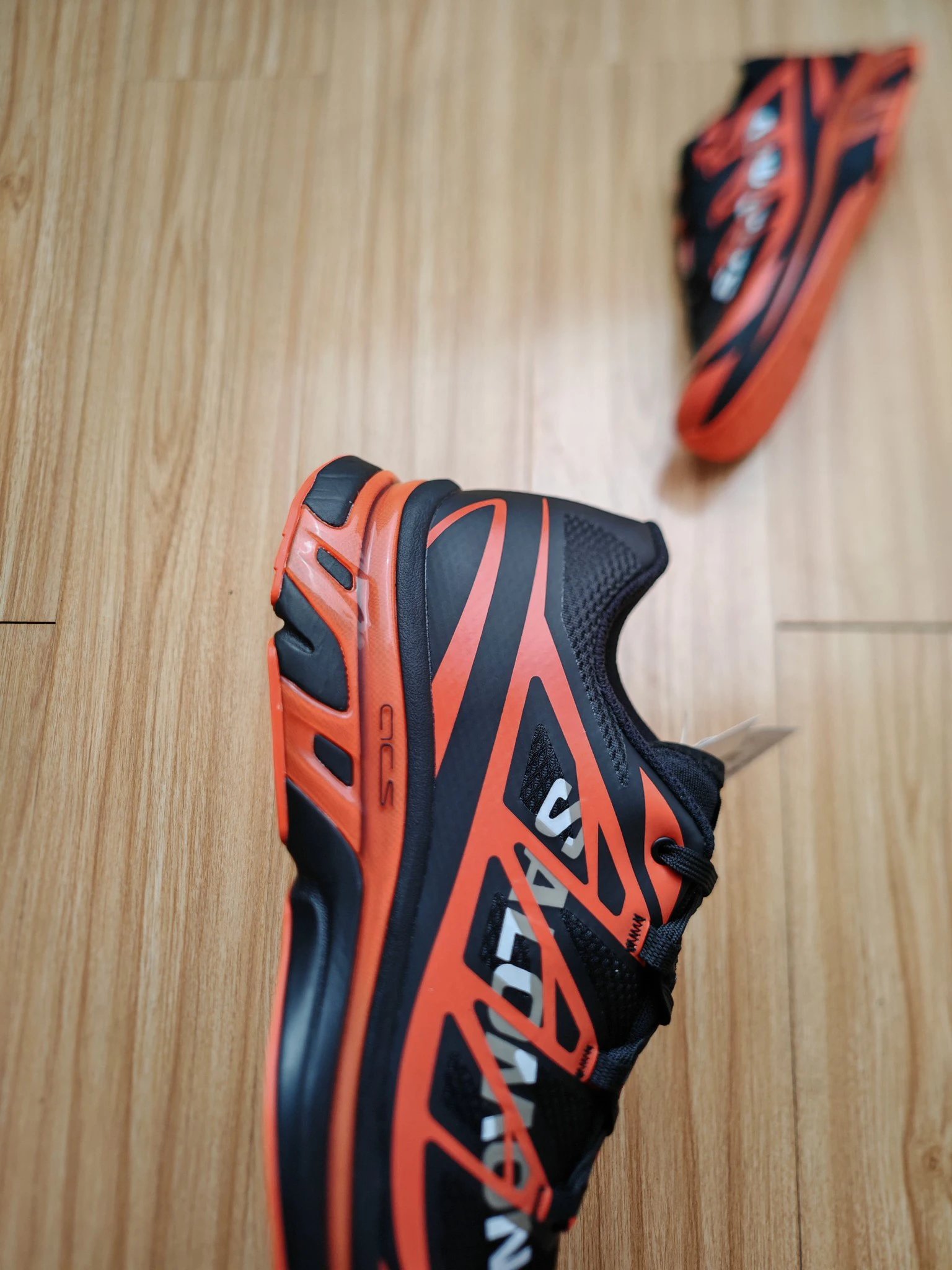MM6 x Salomon Sctur 2 Sneakers Black Red - Gallery Image 7 - Detailed View