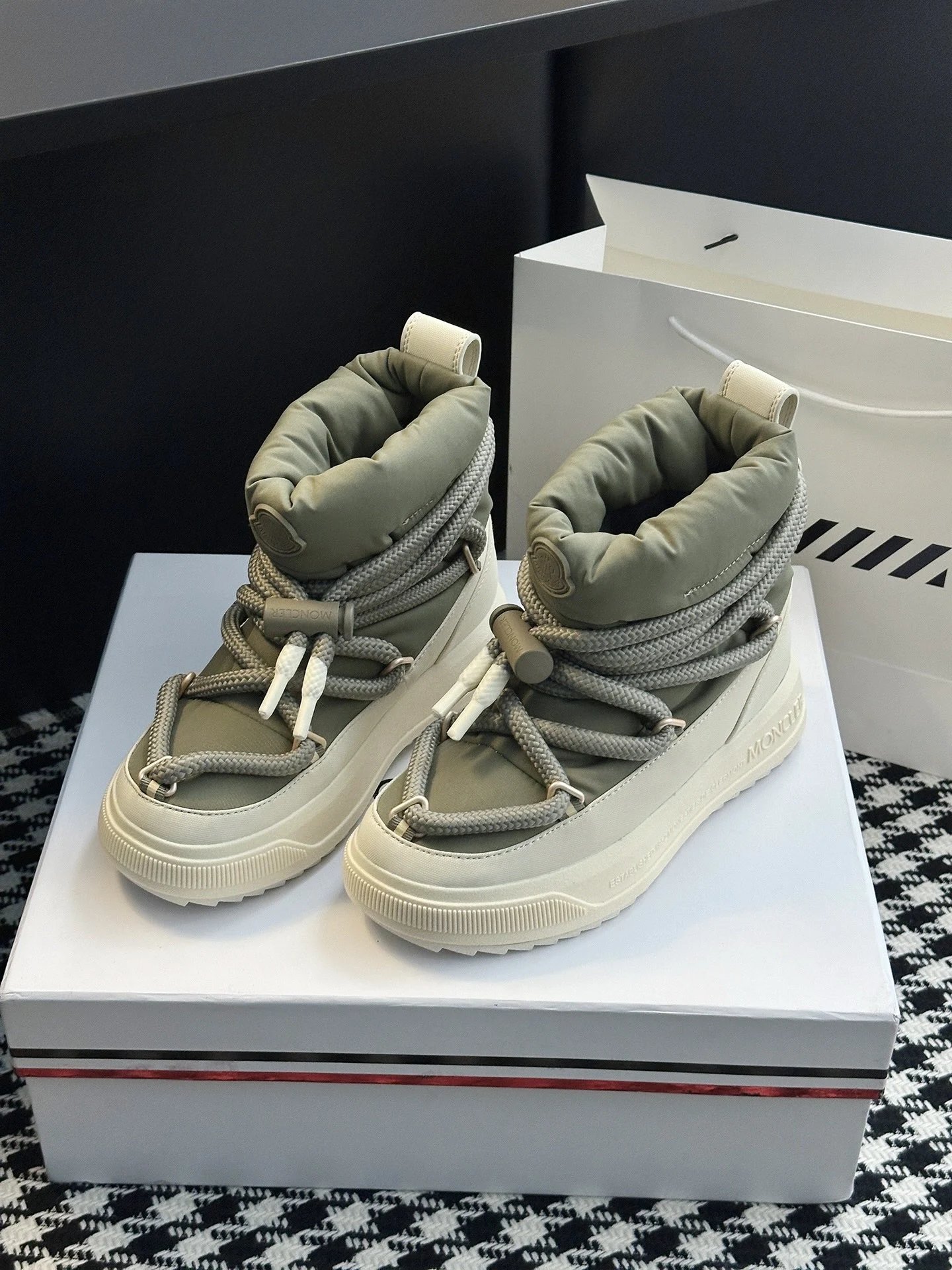 Moncler Altive Mid Boots Olive green - Gallery Image 4 - Detailed View