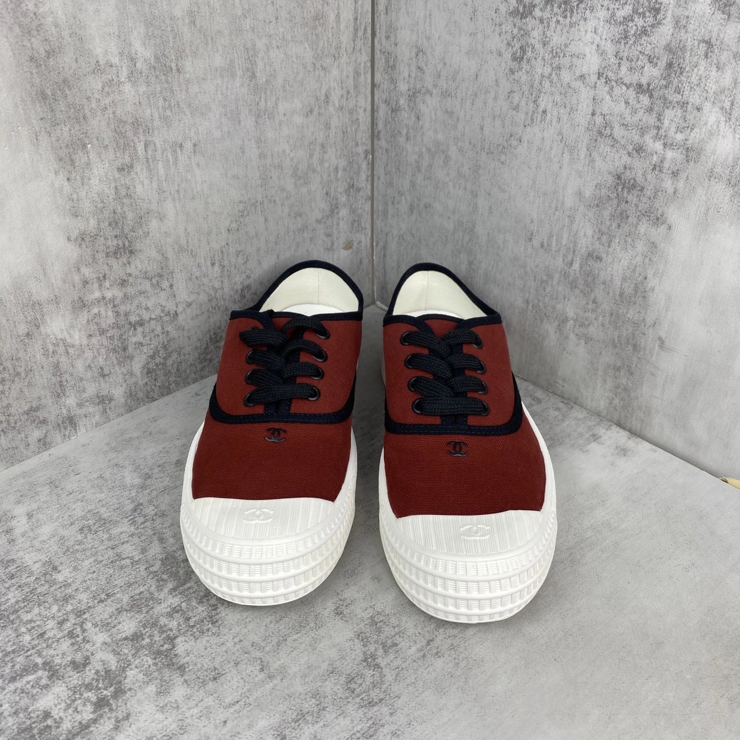 Vintage Canvas Low Top Sneakers with Rubber Sole in Crimson - Gallery Image 4 - Detailed View