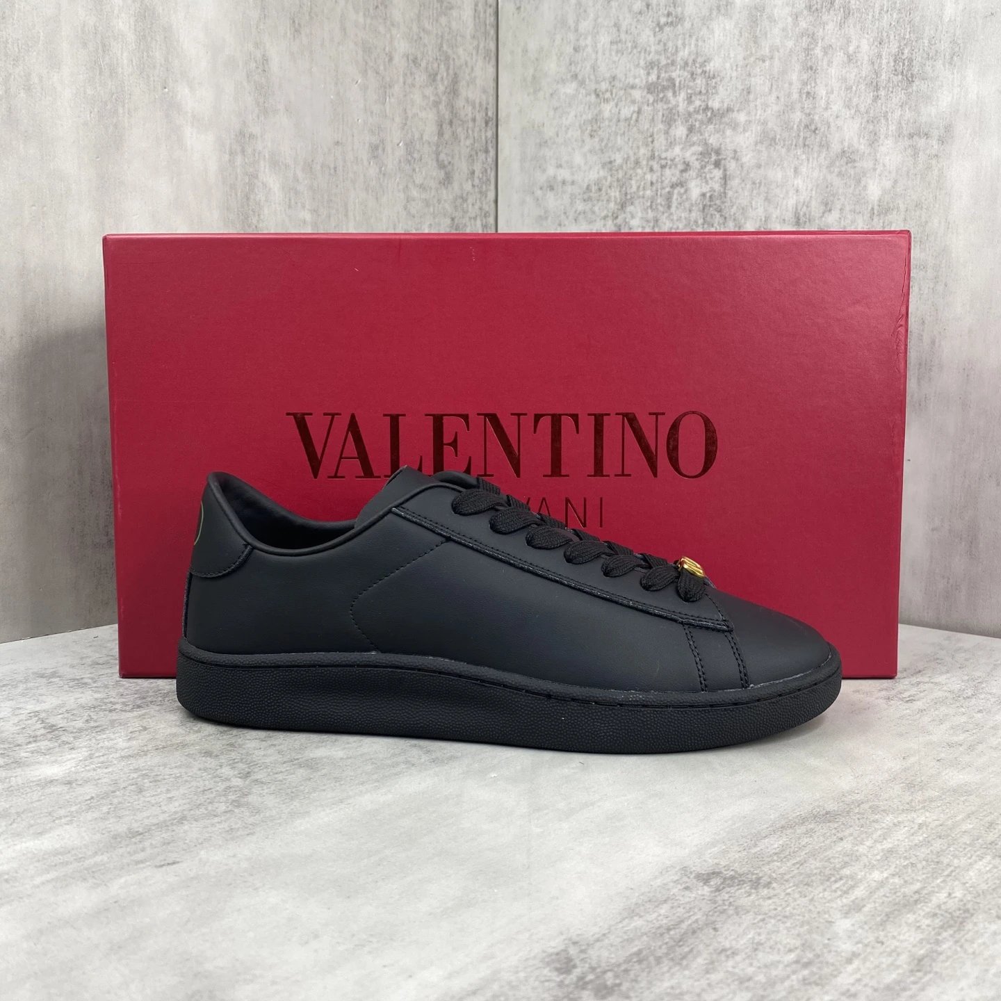 Low Top Leather Sneakers Jet Black - Gallery Image 1 - Detailed View