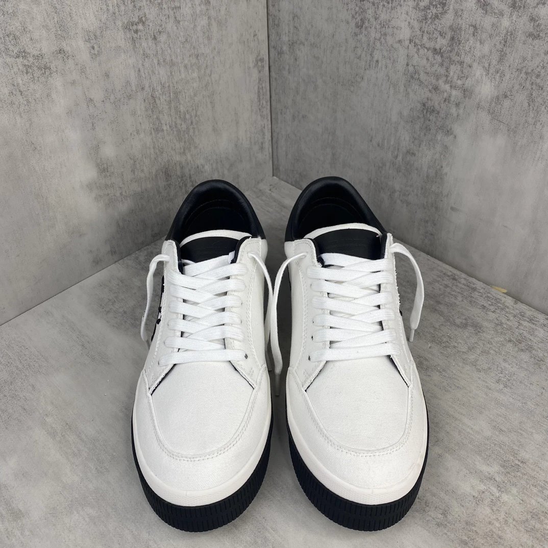 Low Vulcanized Canvas Sneakers Leather Lining Ivory Black - Gallery Image 4 - Detailed View