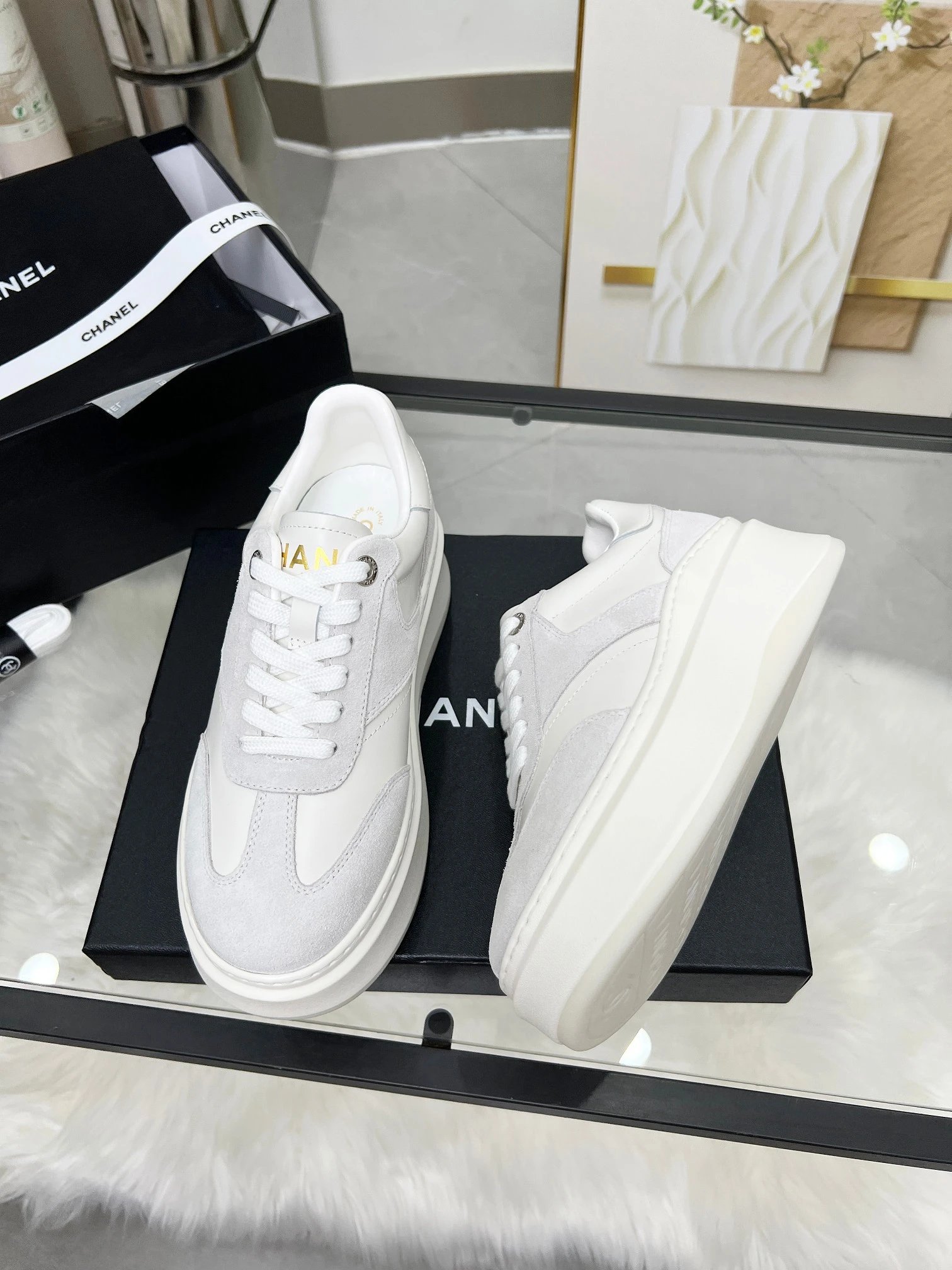 Chanel 25C Calfskin Sneakers White - Gallery Image 6 - Detailed View