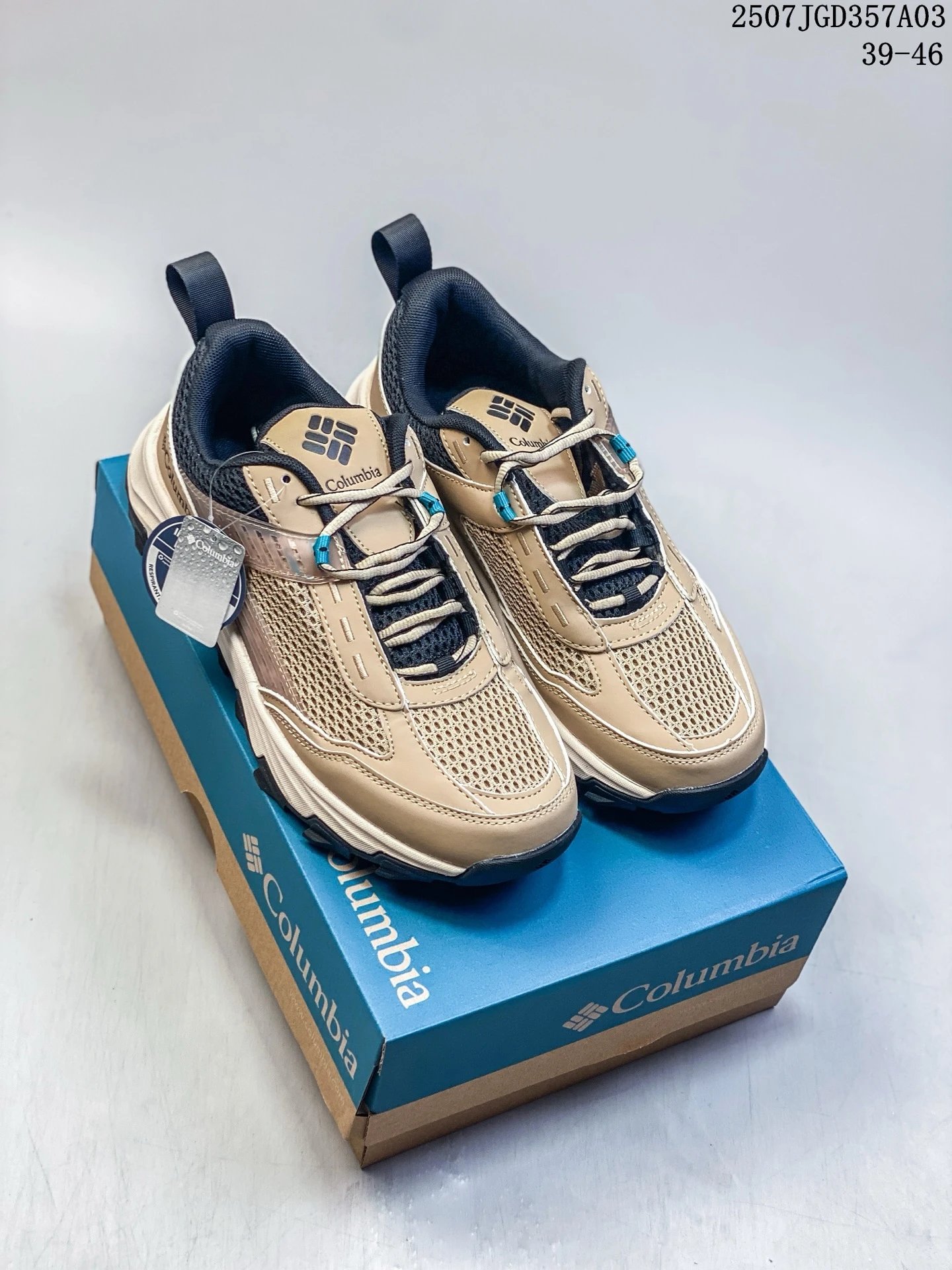 Lightweight Hiking Sneakers Sandstone Beige - Gallery Image 6 - Detailed View