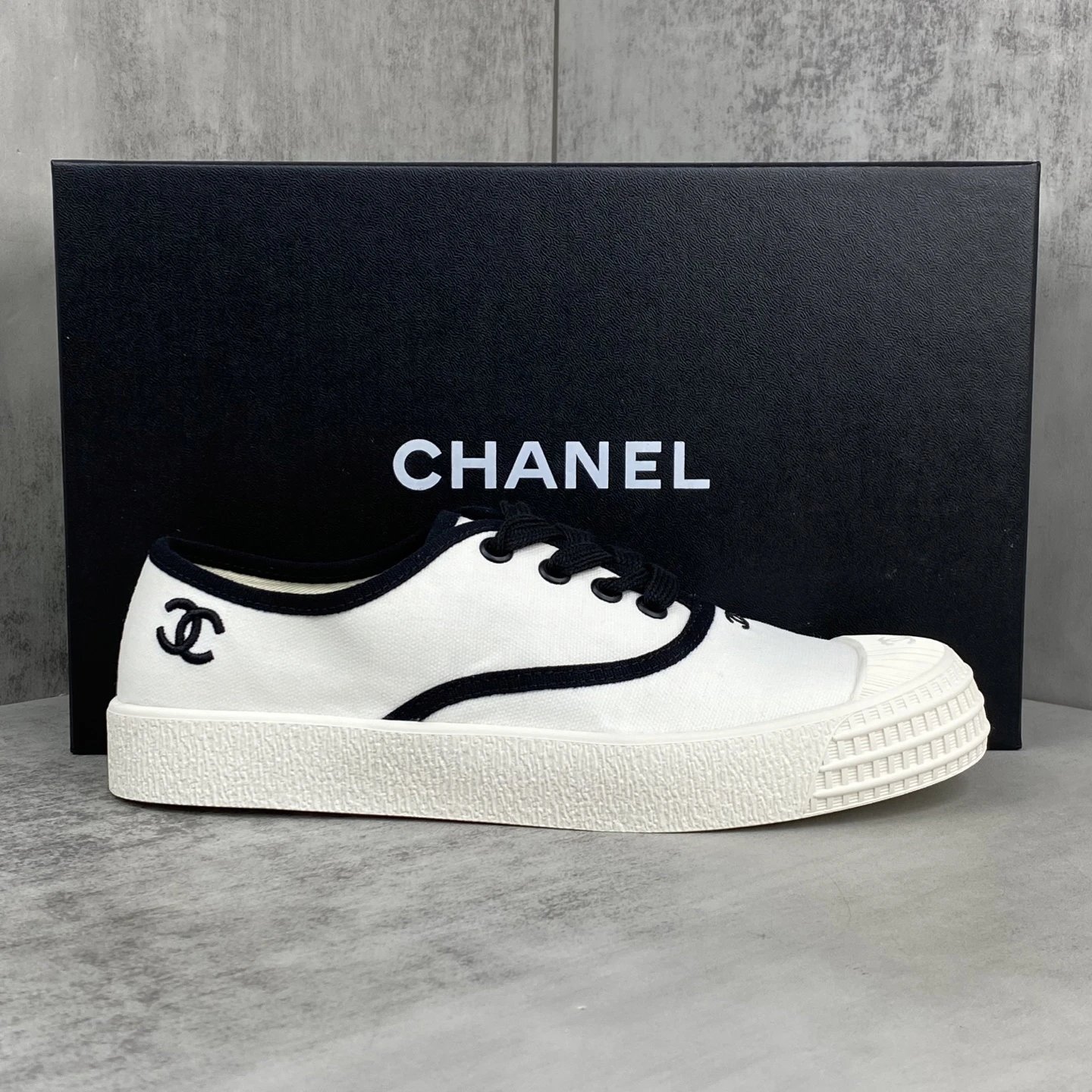 Vintage Canvas Low Top Sneakers Retro Black White - Gallery Image 1 - Detailed View