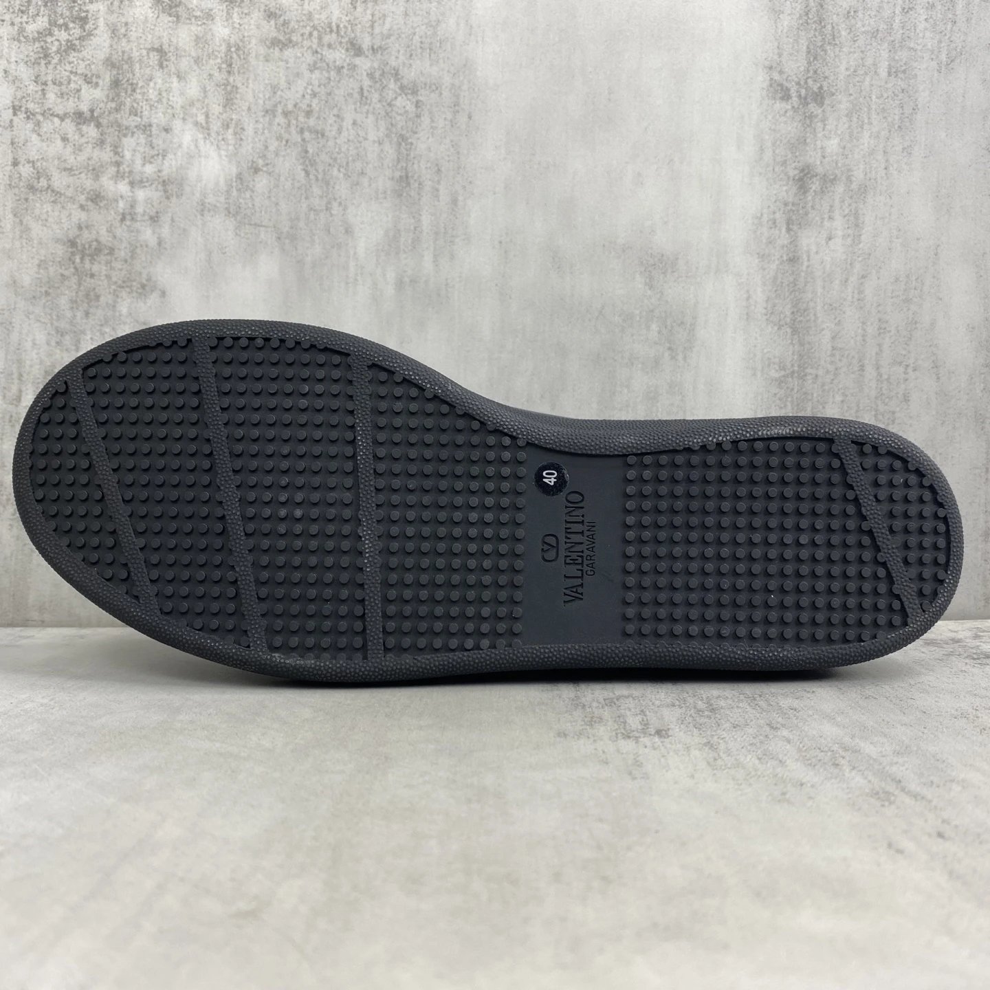 Low Top Leather Sneakers Jet Black - Gallery Image 8 - Detailed View