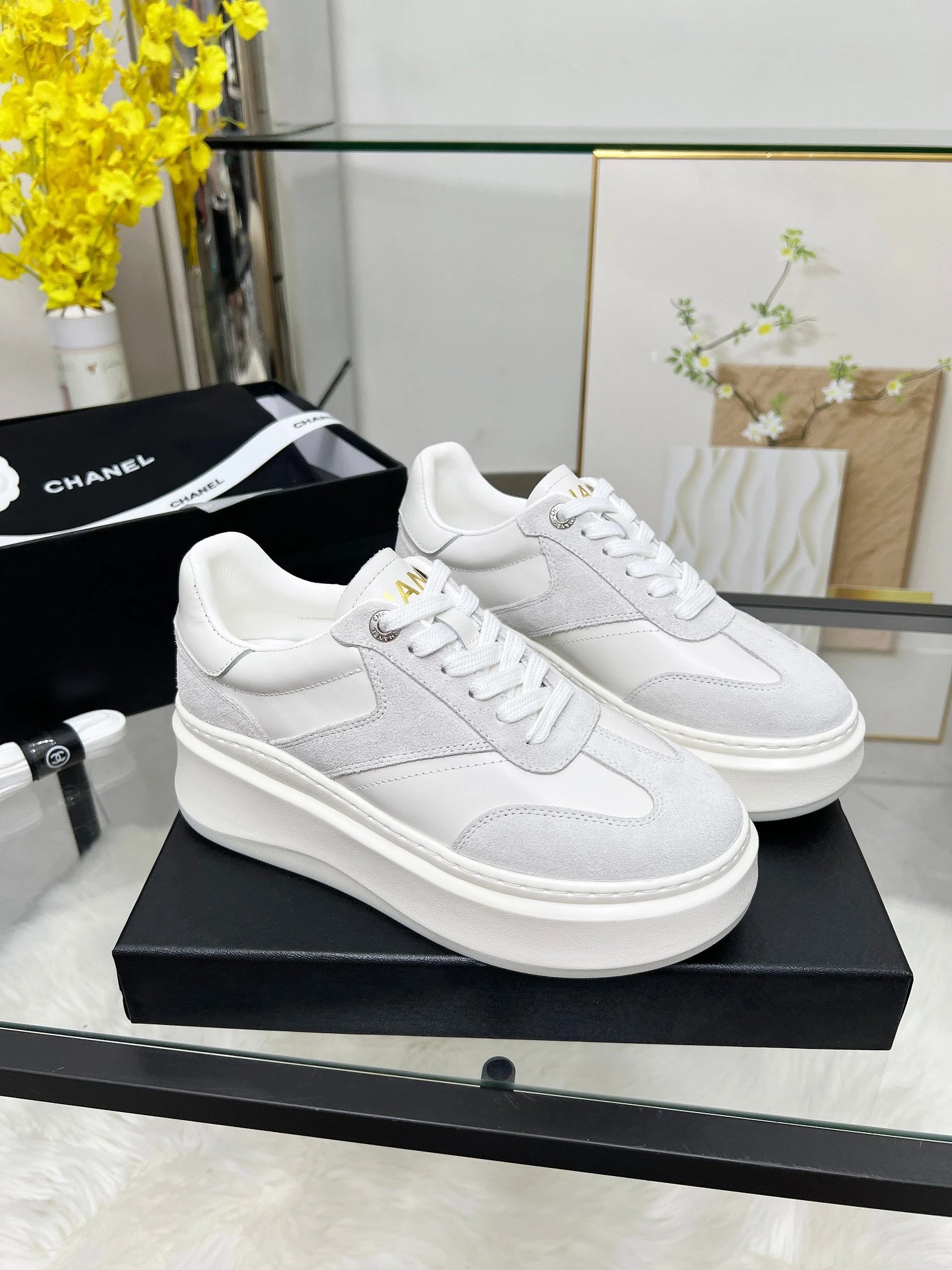Chanel 25C Calfskin Sneakers White - Gallery Image 4 - Detailed View