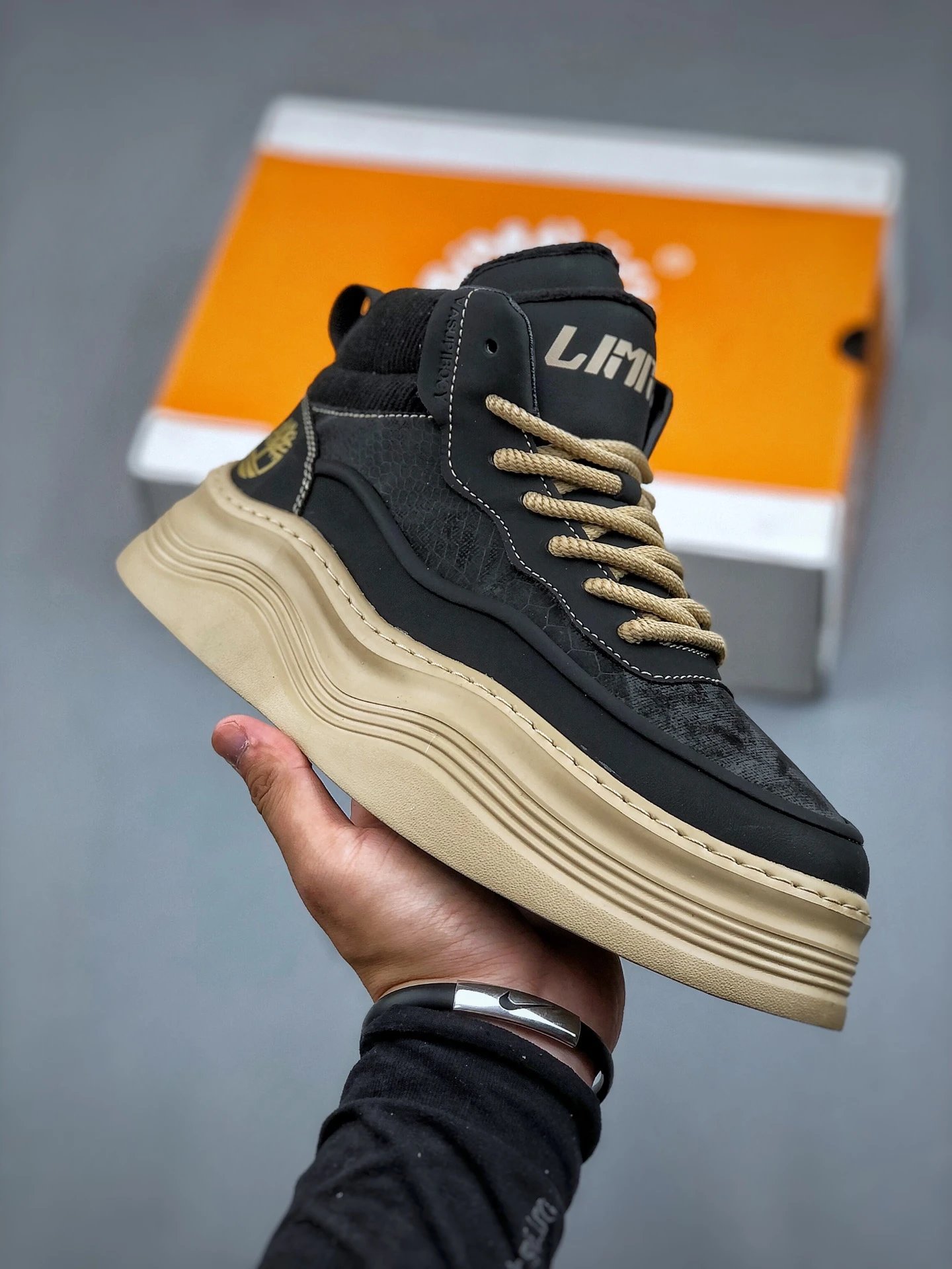 Chunky Leather High Top Boots Sandstone Black - Timberland - Cnfans - $65.16