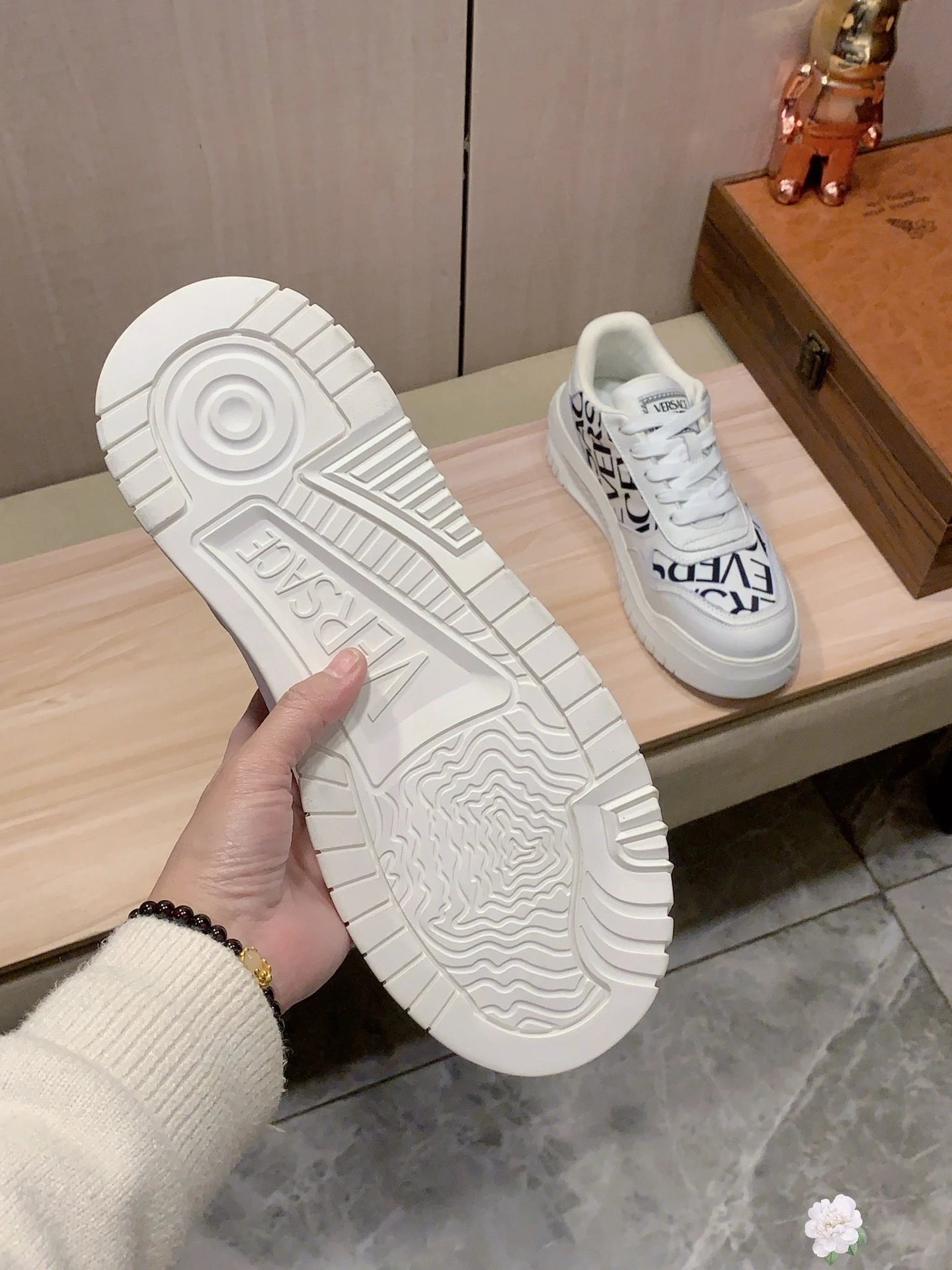 Chunky Leather Logo Sneakers Ivory White - Gallery Image 7 - Detailed View