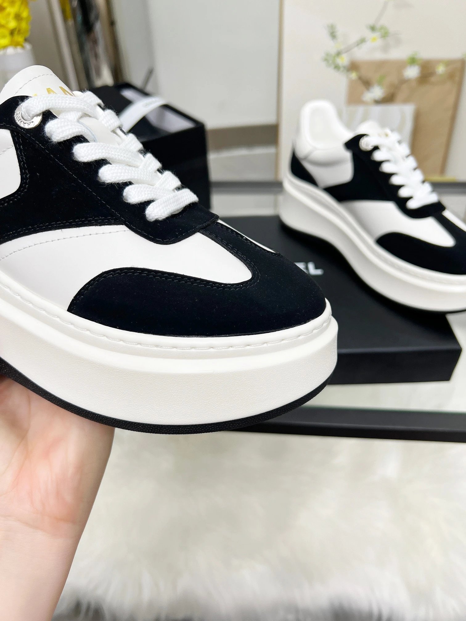 Chanel 25C Sneakers Black - Gallery Image 7 - Detailed View