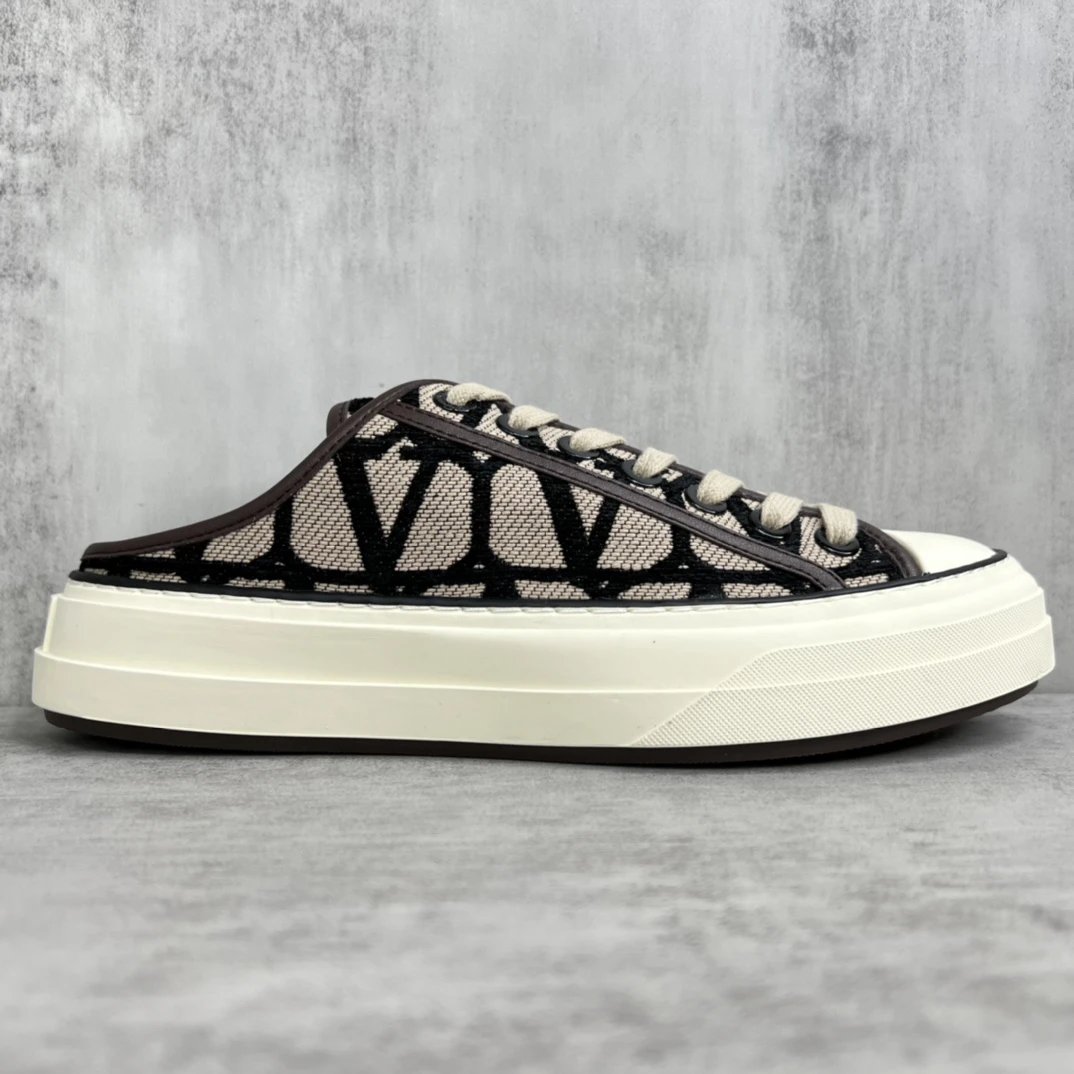 Low Top Canvas Sneakers Ivory Black - Gallery Image 6 - Detailed View