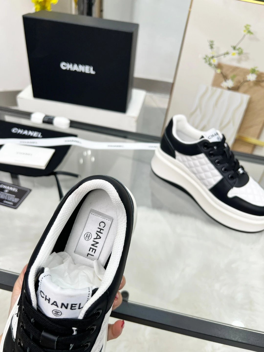 Chanel 25C Sneakers Black White - Gallery Image 7 - Detailed View