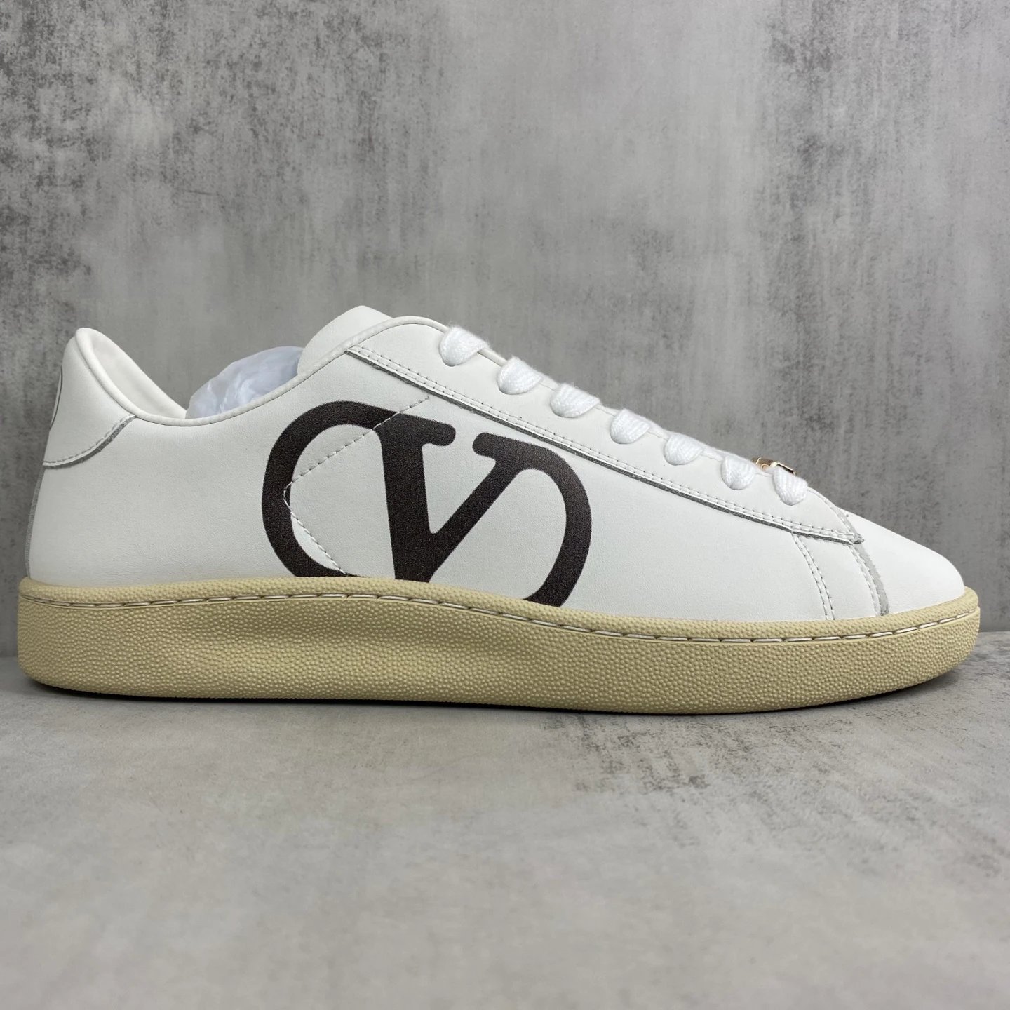 Low Top Leather Sneakers Ivory - Gallery Image 6 - Detailed View