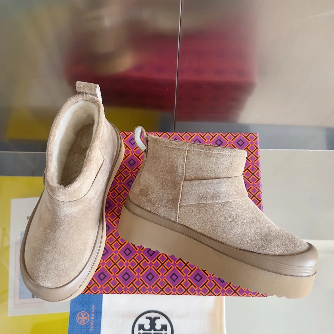 Women's Shearling Platform Snow Boots Sandstone - Gallery Image 4 - Detailed View