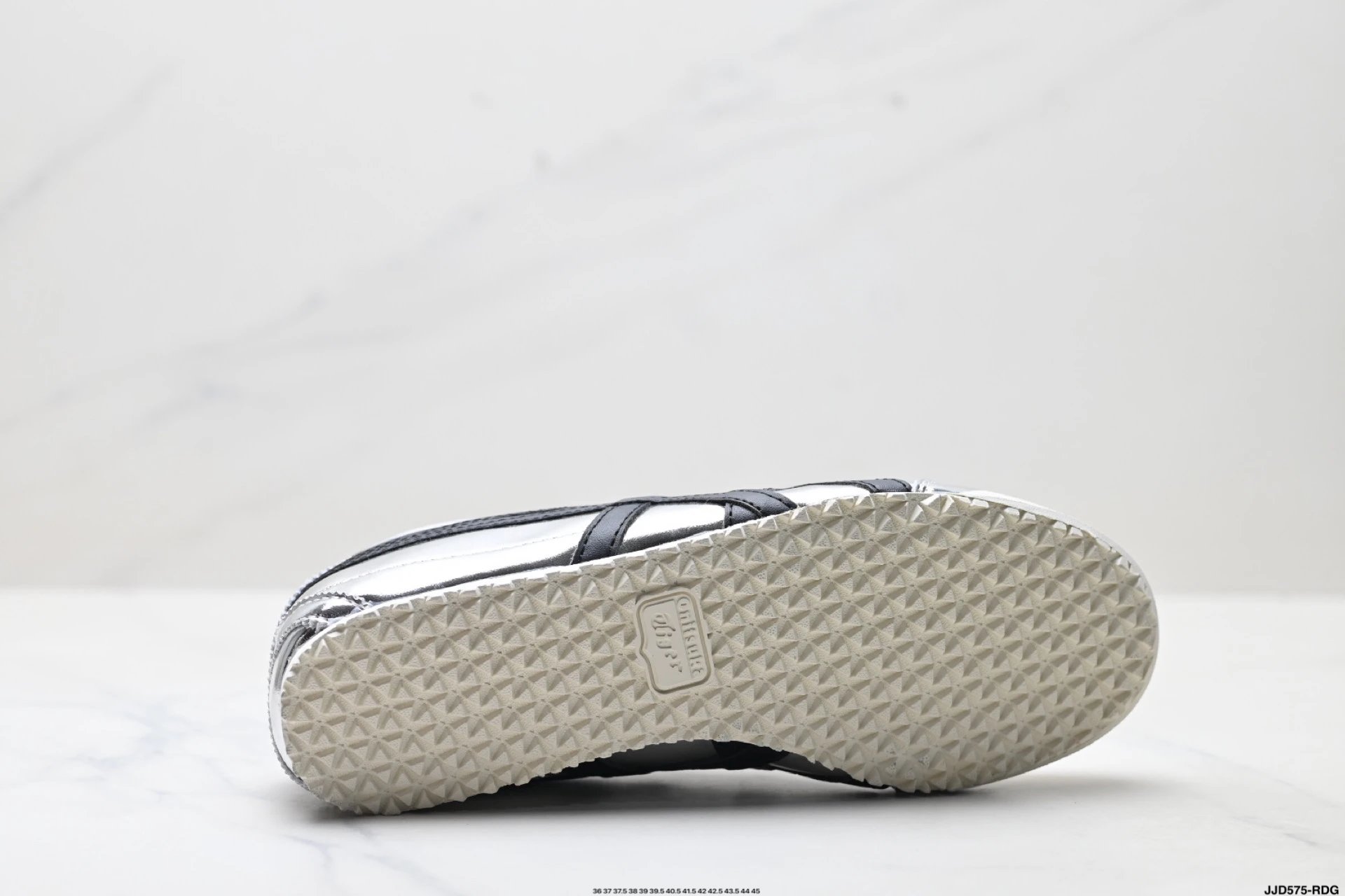 Onitsuka Tiger NIPPON MADE Mexico 66 Deluxe Sneakers Silver Black - Gallery Image 9 - Detailed View