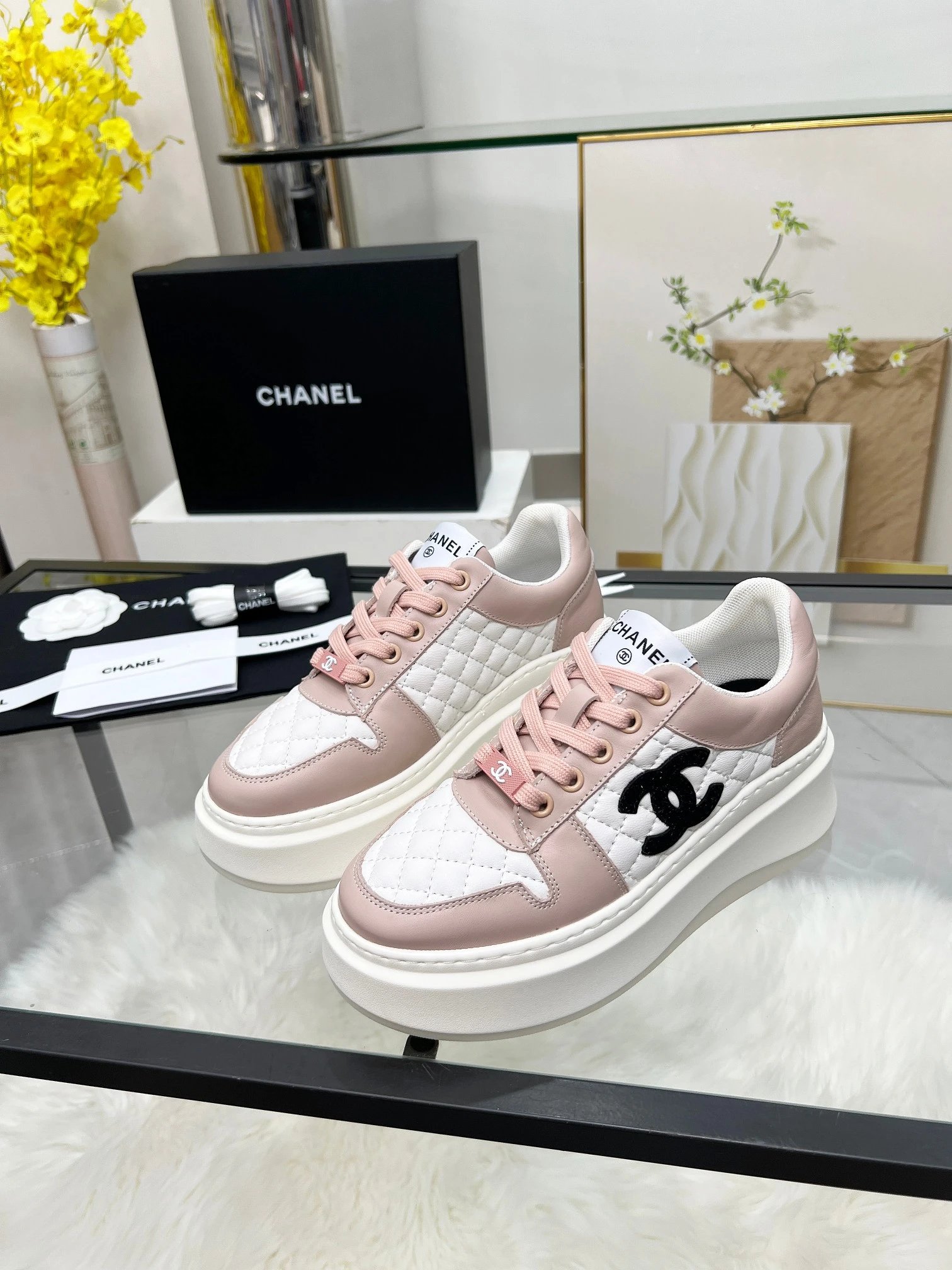 Chanel 25C Sneakers Pink - Gallery Image 3 - Detailed View