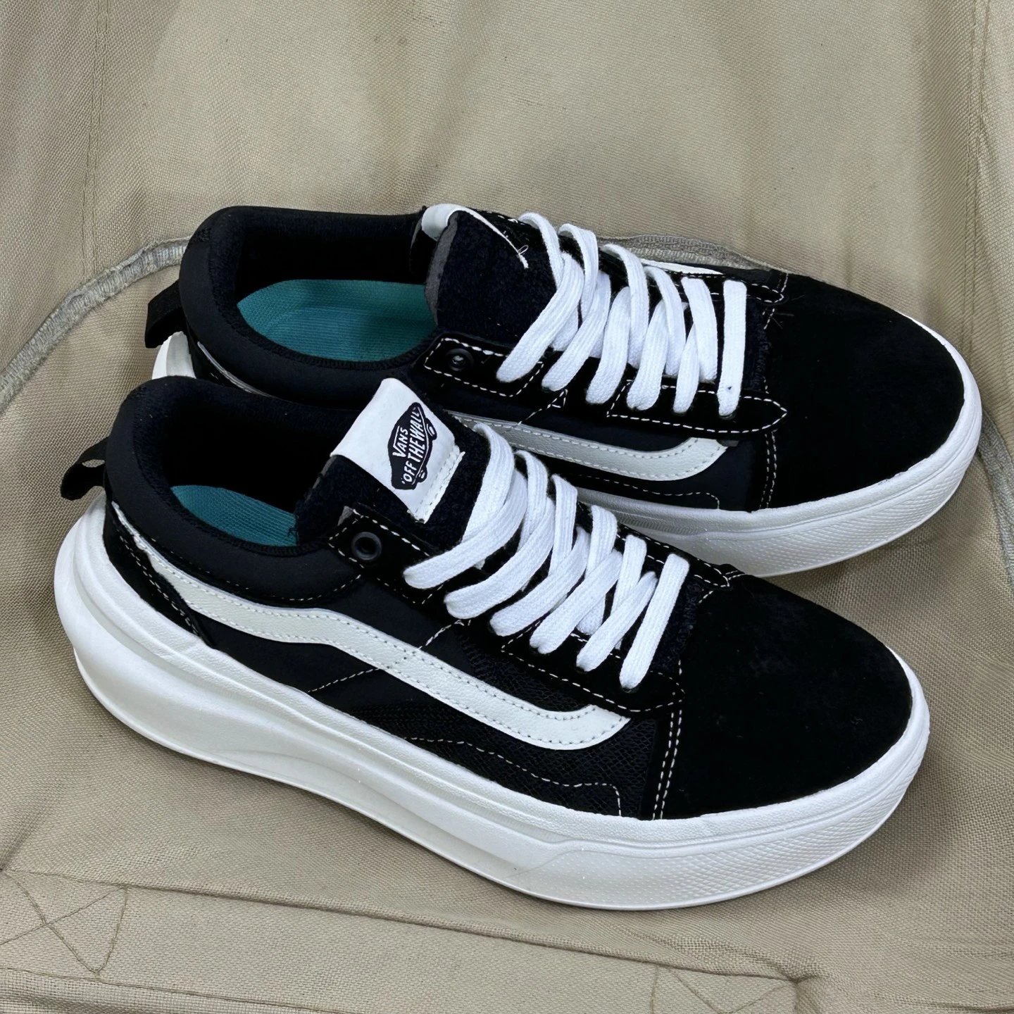 Old Skool Overt Comfycush Low Sneakers Ebony Ivory - Gallery Image 2 - Detailed View